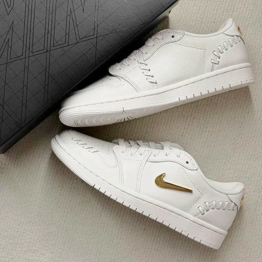 iSNEAKERS｜Air Jordan 1 Low Method of Make "Sail Metallic Gold" 白金 FN5032-100