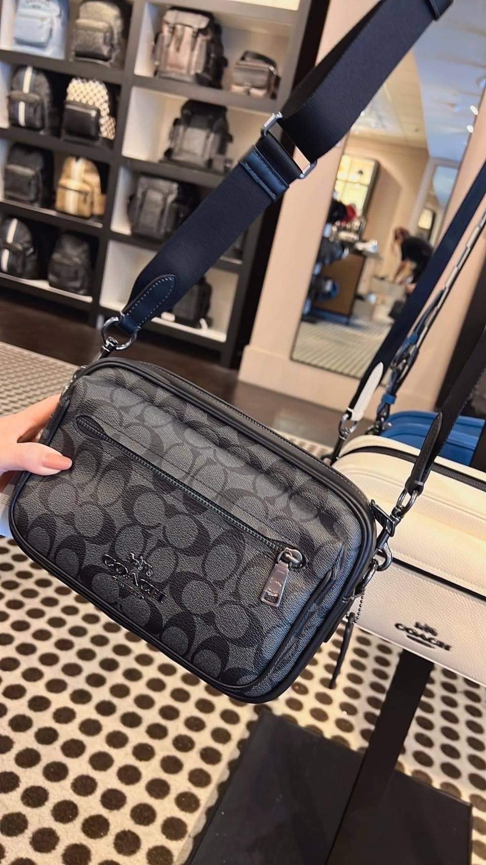 Coach Elias Messenger Bag Model no CJ510