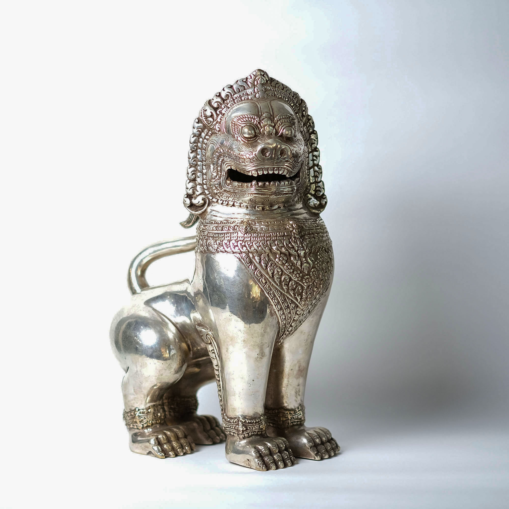 手打銅雕｜守護獅｜ 柬埔寨