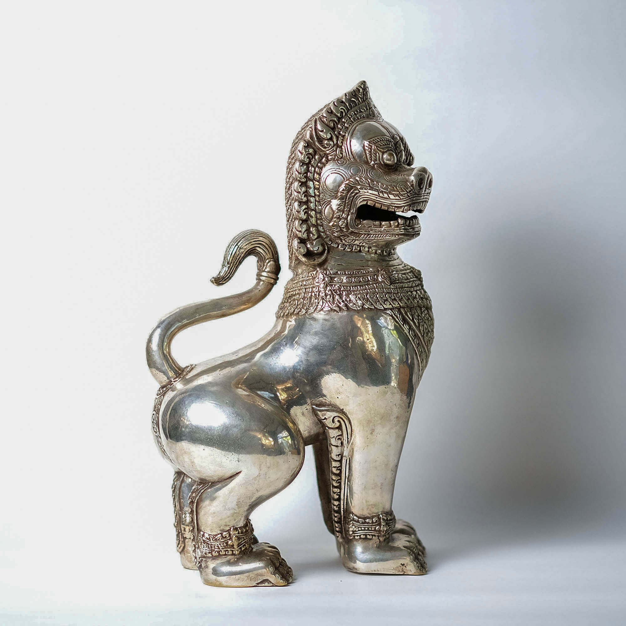 手打銅雕｜守護獅｜ 柬埔寨