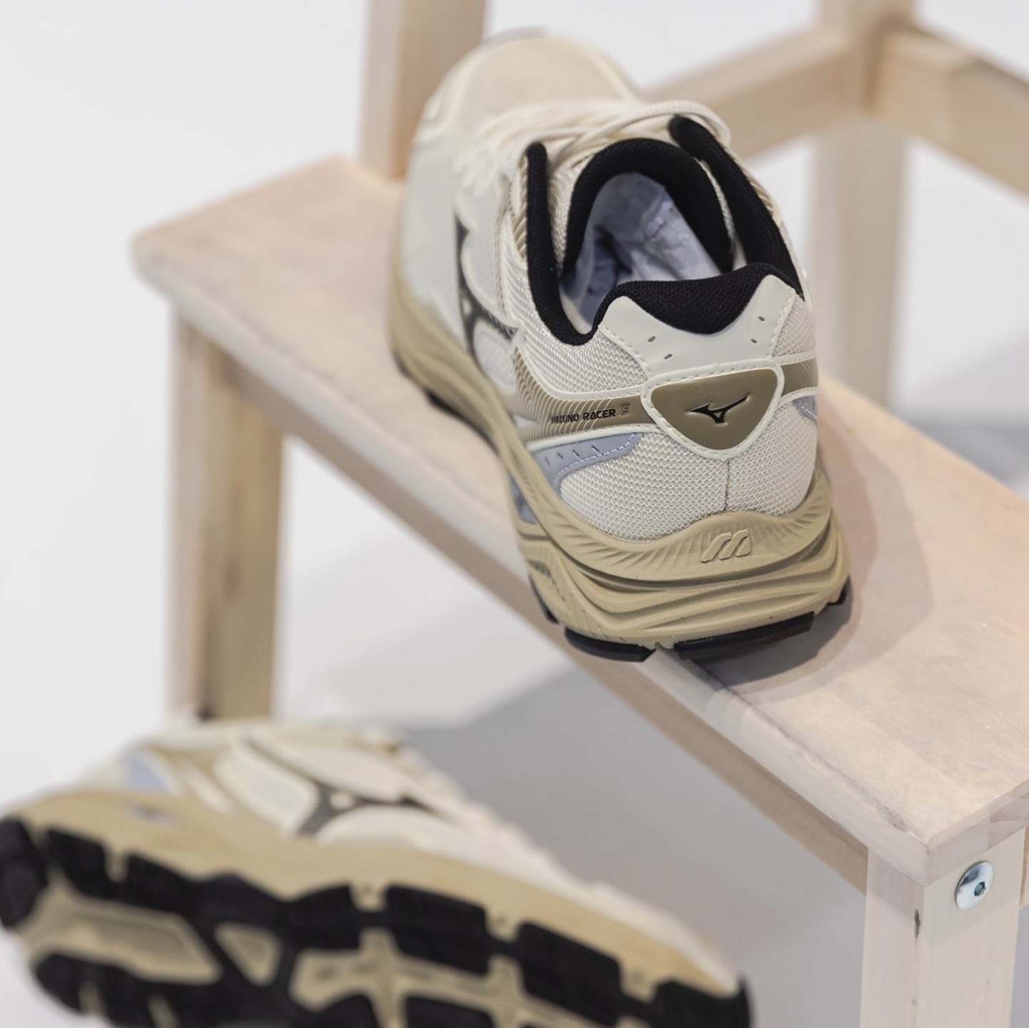 (預訂) Mizuno Racer S - D1GH223505