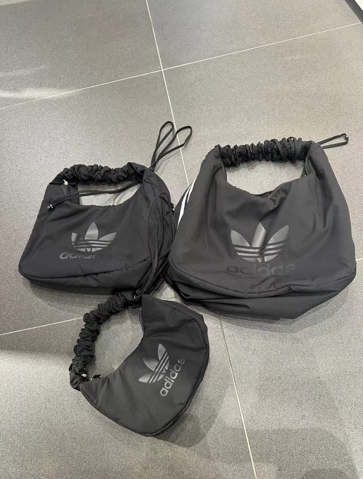 【APAIR】預購 Adidas Originals 三葉草 雲朵包 黑色 三種尺寸 JP0144 JP0145 JP0146