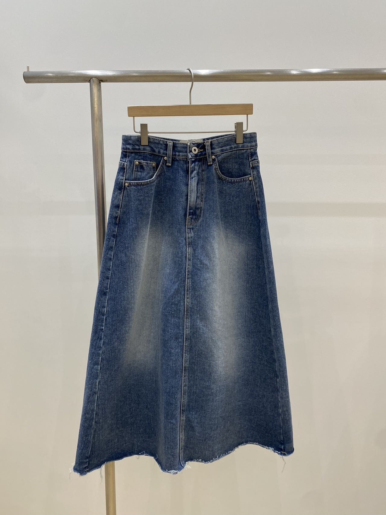 A line denim skirt （現貨）