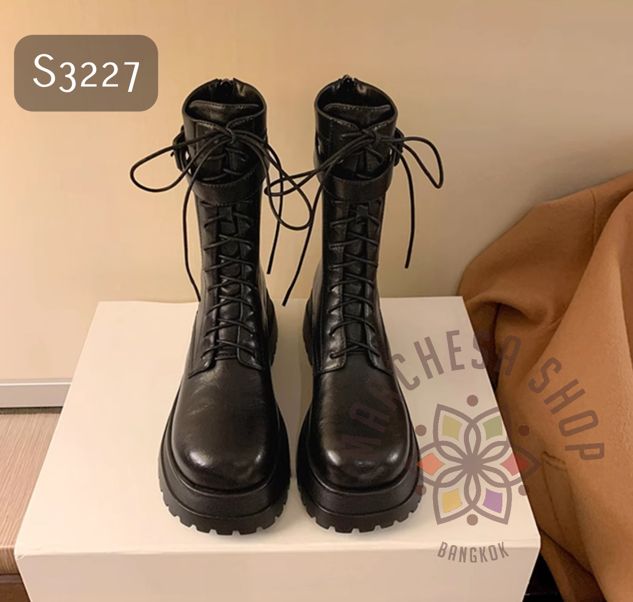 S3227 - 真皮牛皮圓頭綁帶一字扣厚底短靴