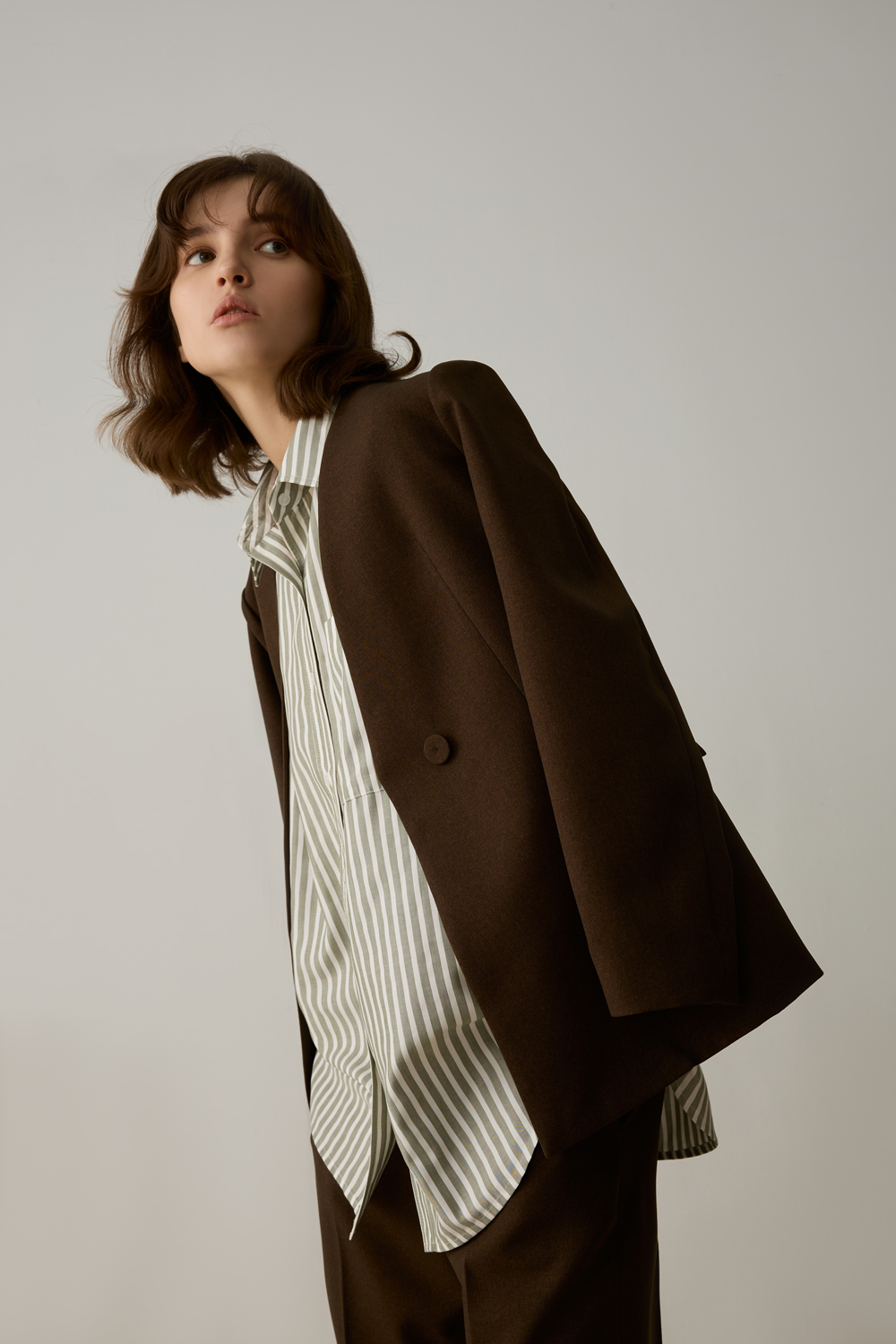 DELA 單釦無領西裝外套 女（苔蘚綠）