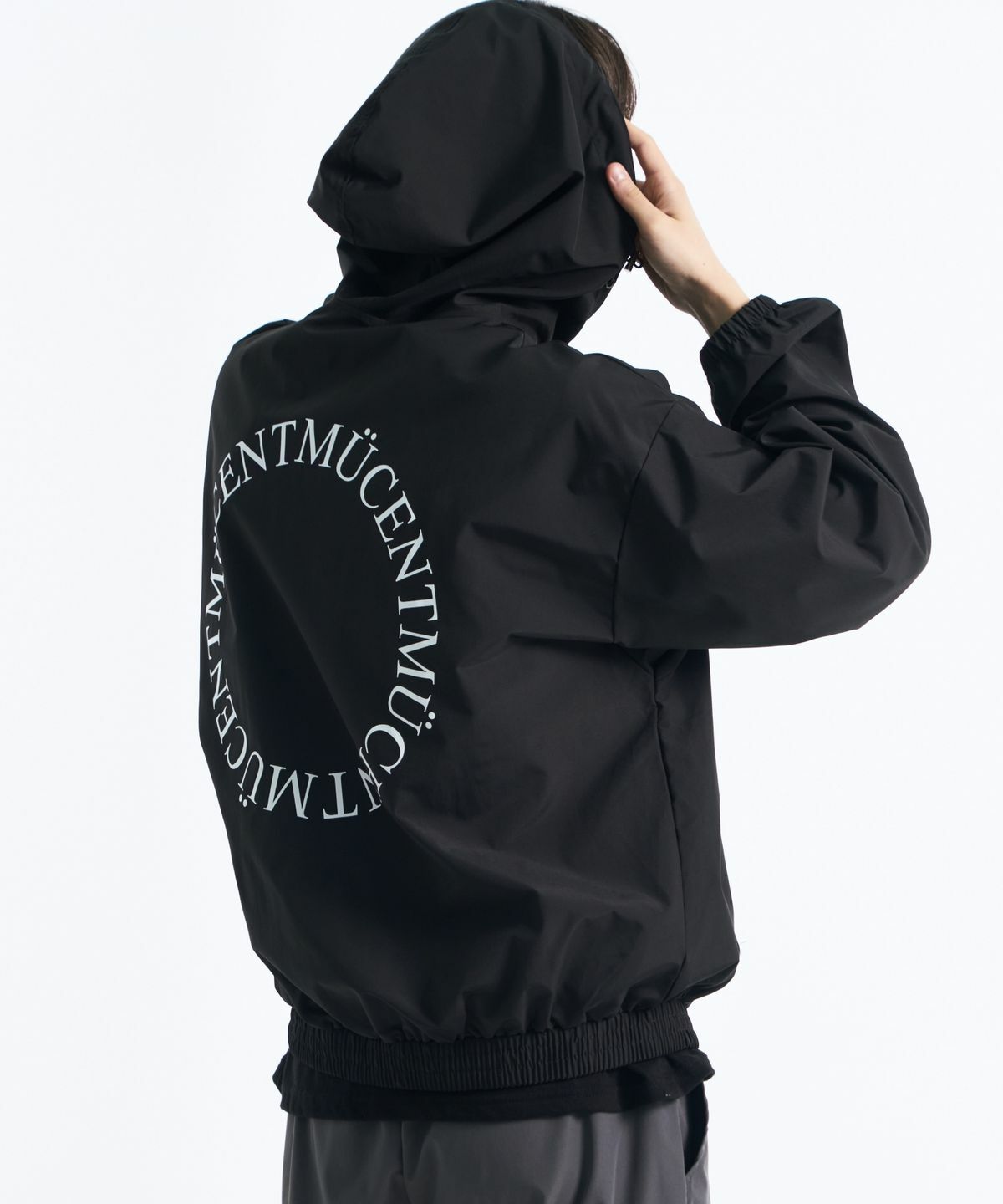MUCENT BACK ROUND WINDBREAKER