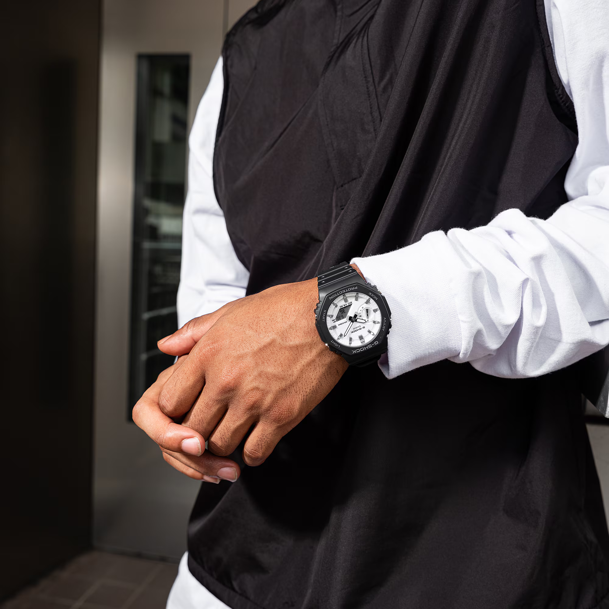 萬年鐘錶 - G-SHOCK   搶眼又簡約的高對比黑白潮流精緻八角電子錶  GA-2100WD-1A 錶徑 : 45.4mm