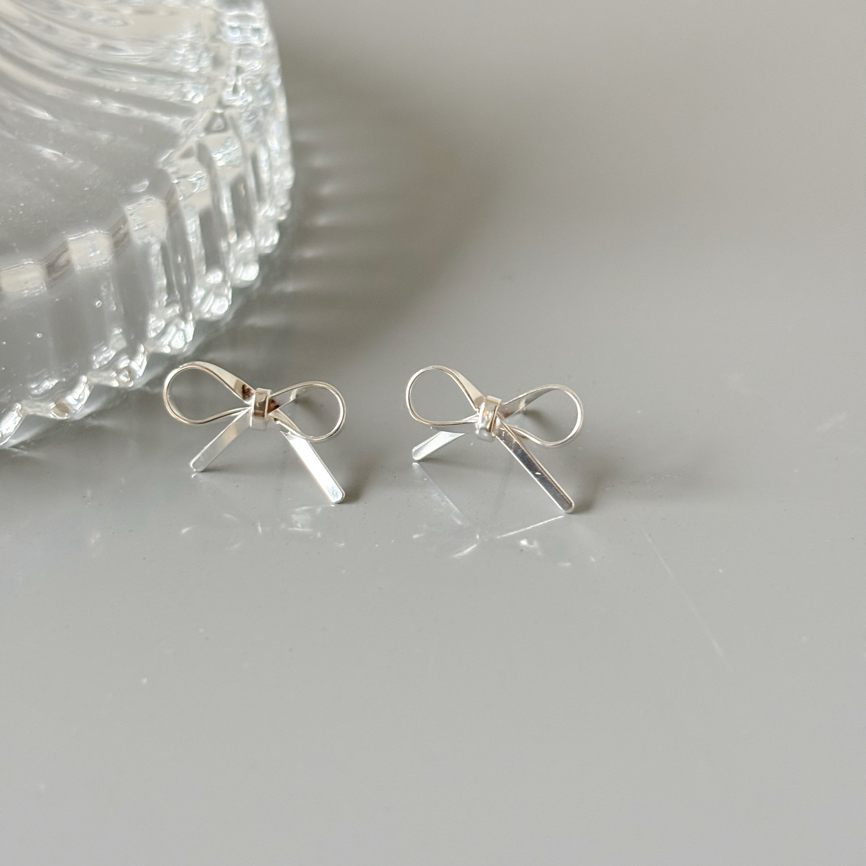 線條感蝴蝶結耳環