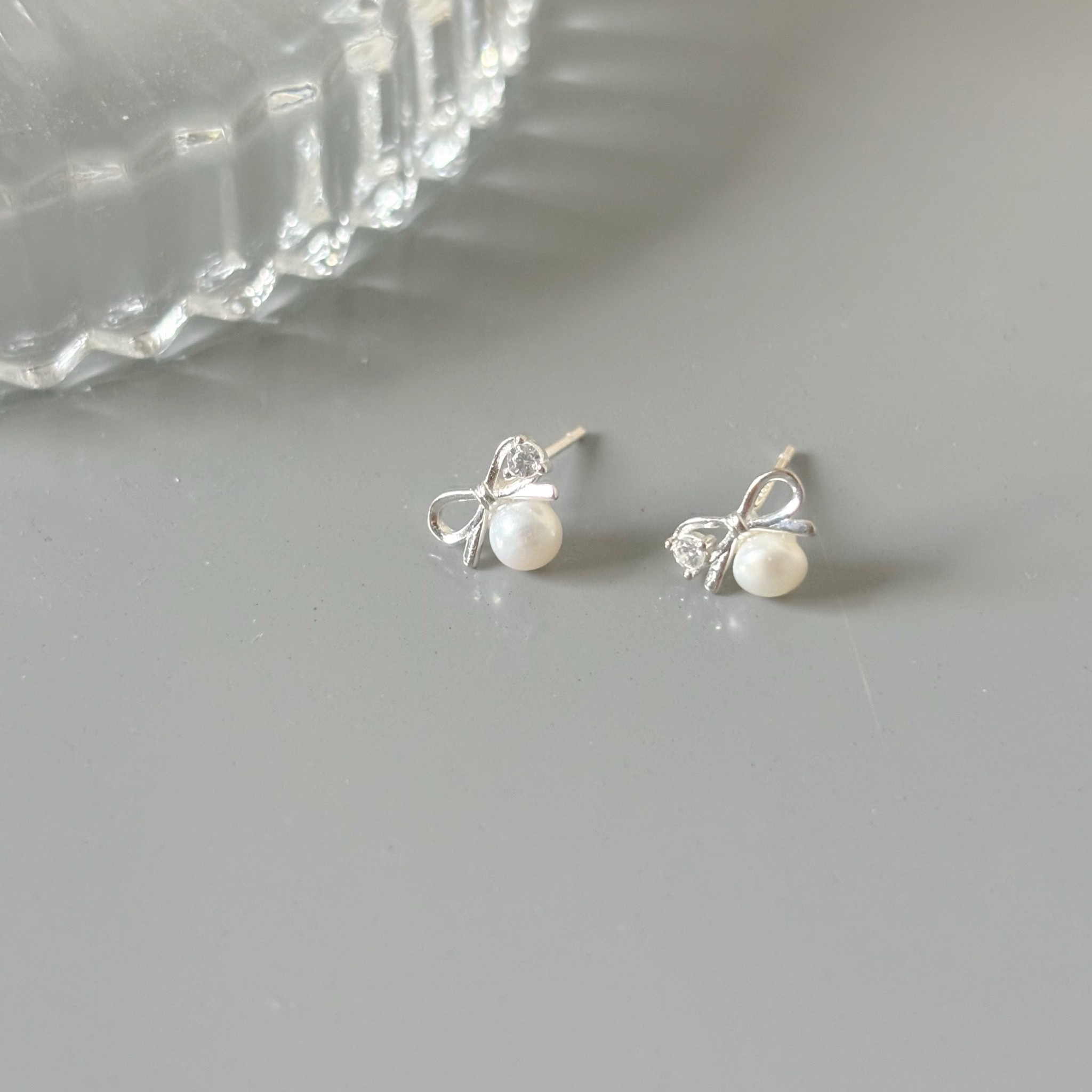 簡約鋯石蝴蝶結珍珠耳環