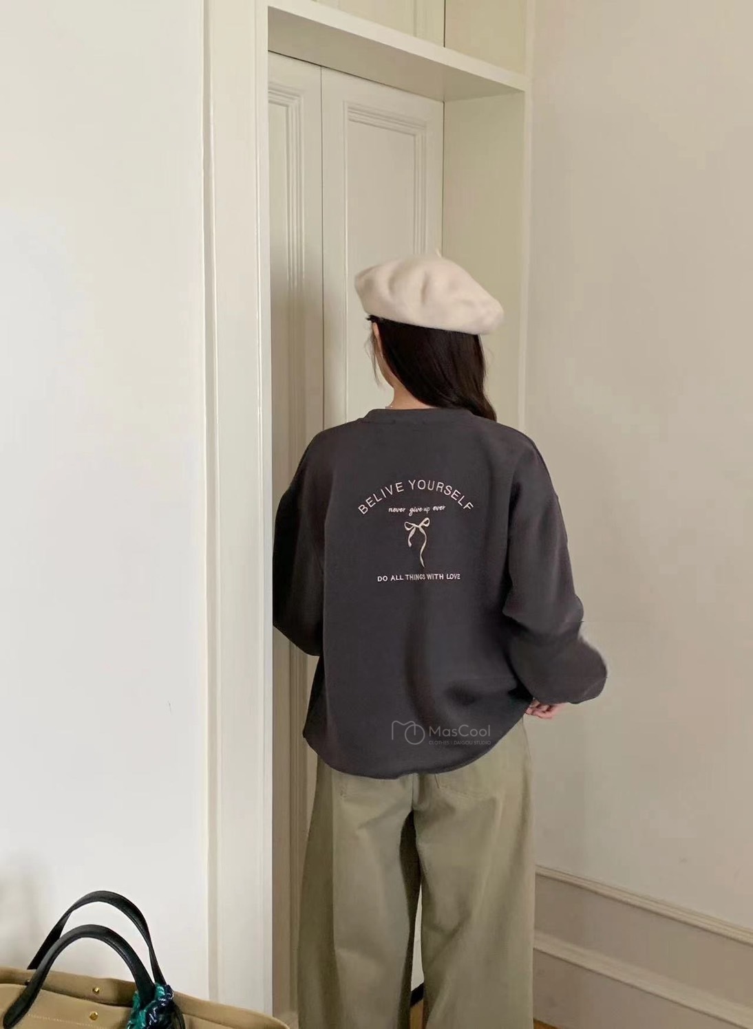 9131 刺繡蝴蝶結大學T