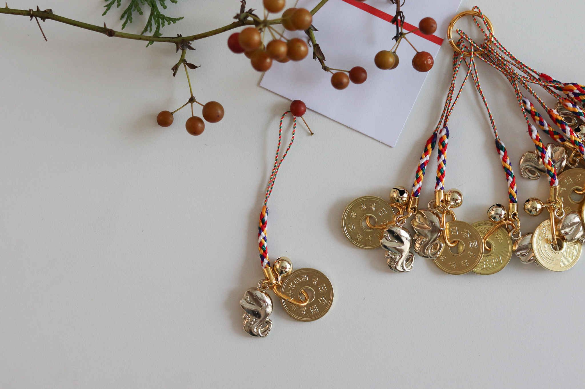日本 干支根付 2025 蛇年 五円玉付 吊飾