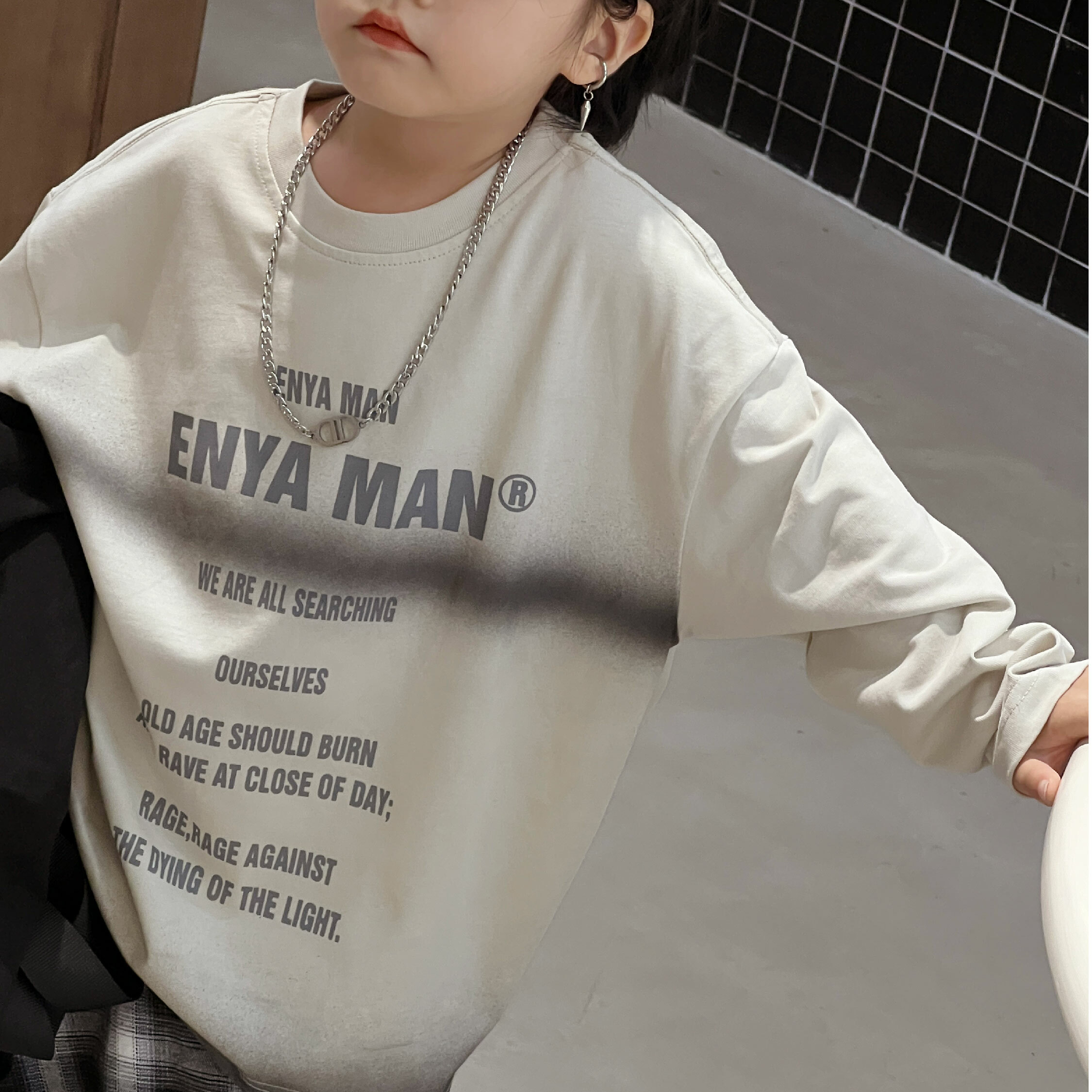 【H45039】酷炫噴墨英字膠印上衣