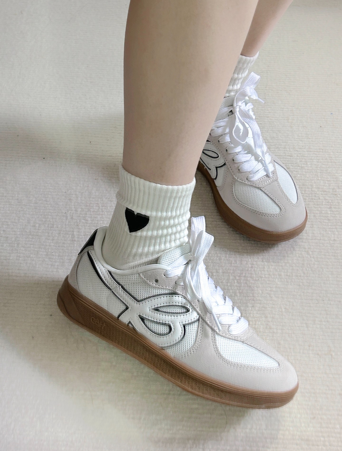 HBD x We Flower 小花鞋 麂皮 拼接 焦糖底 復古 德訓鞋 簡約白 米白色 winter同款/預購