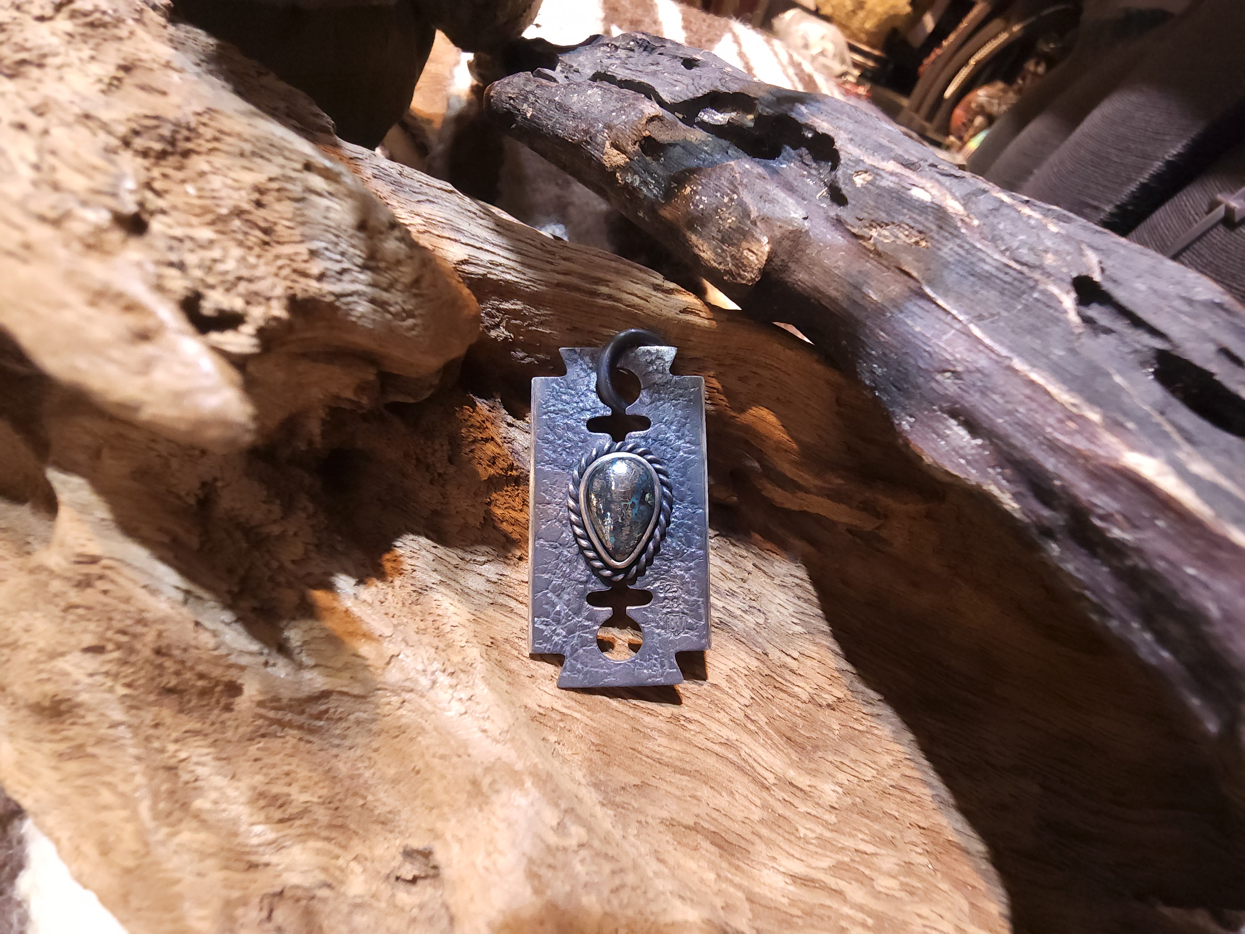 *Black Venom Jewelry- Freedom & Prayer 純銀刀片吊墜鑲 Morenci II 松石