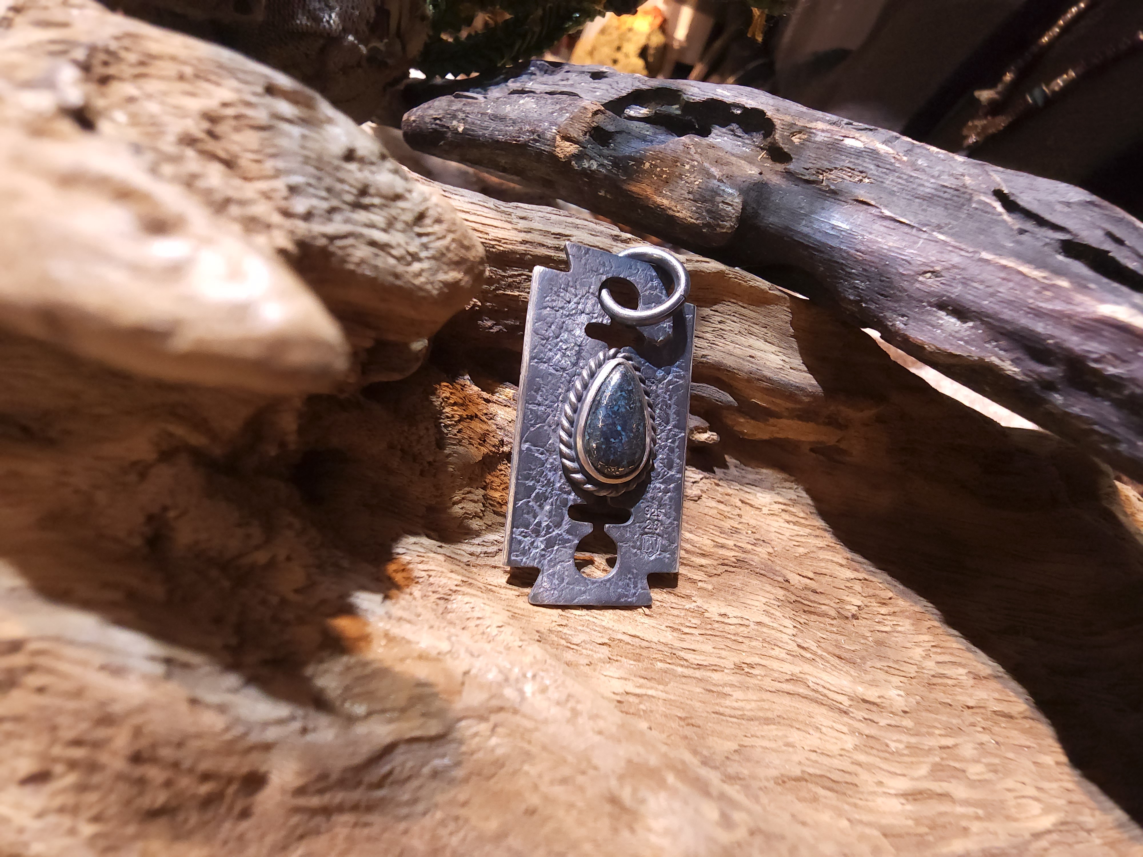 *Black Venom Jewelry- Freedom & Prayer 純銀刀片吊墜鑲 Morenci II 松石