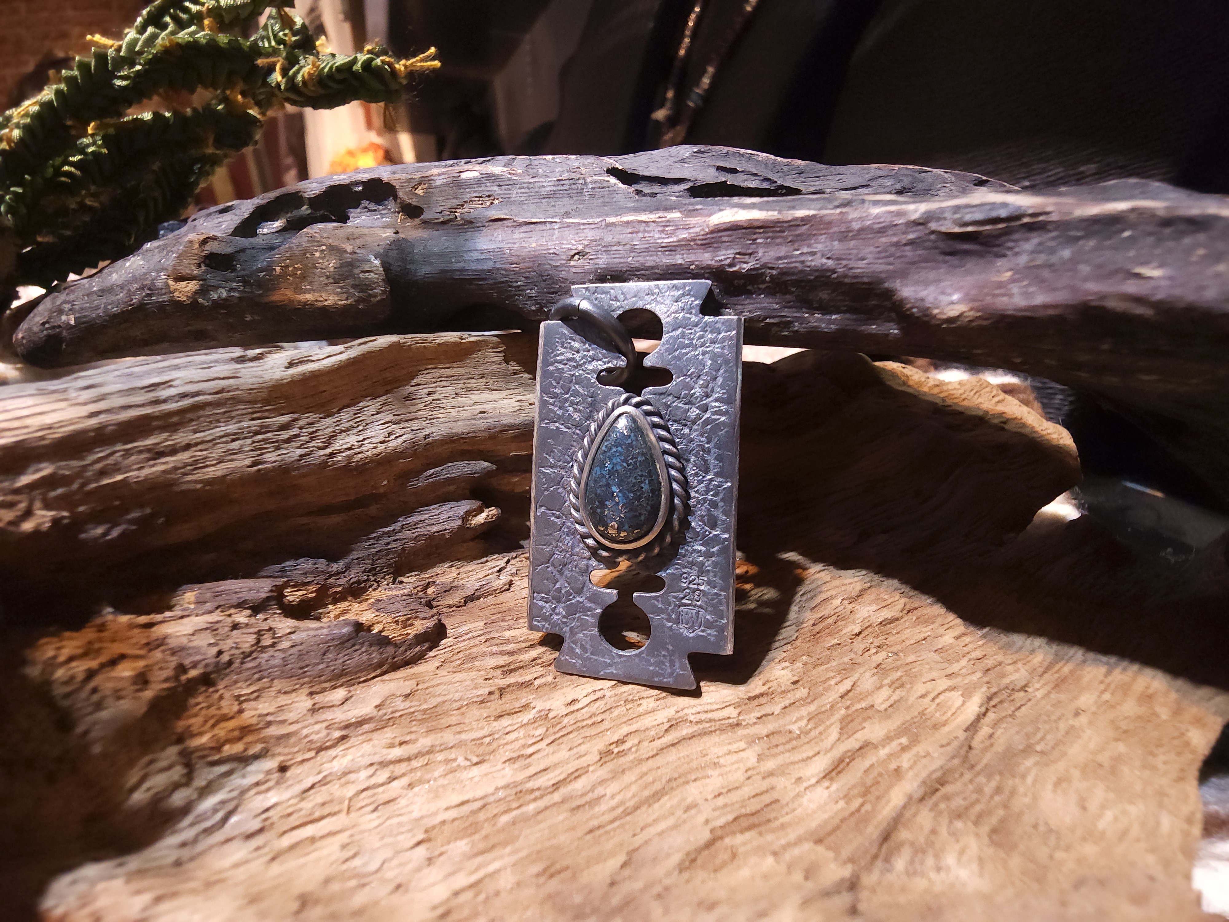 *Black Venom Jewelry- Freedom & Prayer 純銀刀片吊墜鑲 Morenci II 松石