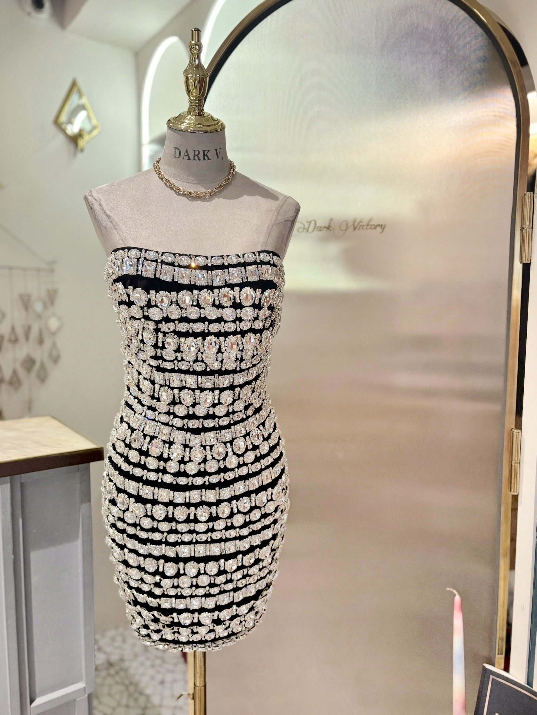 For Tonight黑色手工寶石水鑽平口Mini Dress