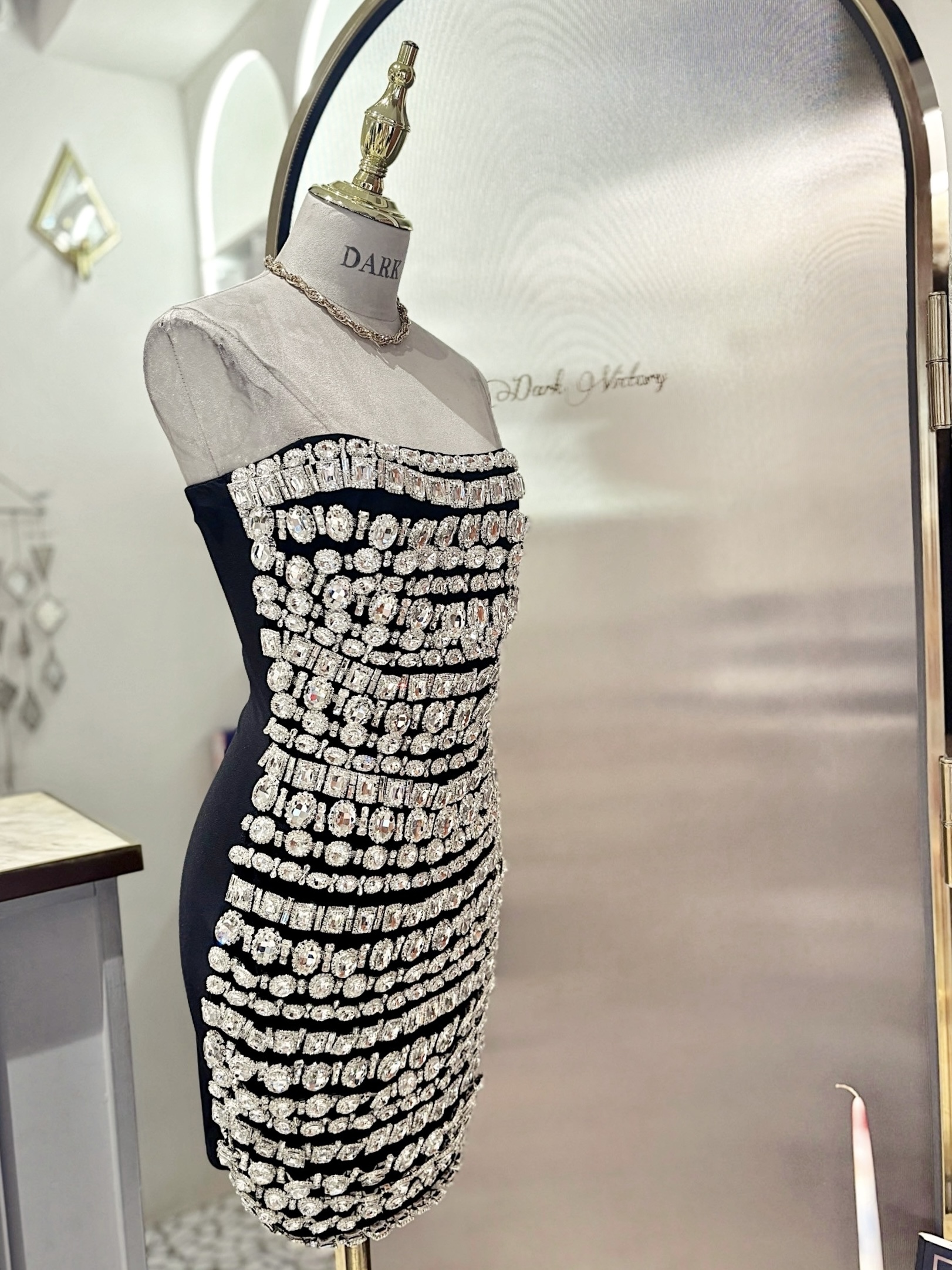 For Tonight黑色手工寶石水鑽平口Mini Dress