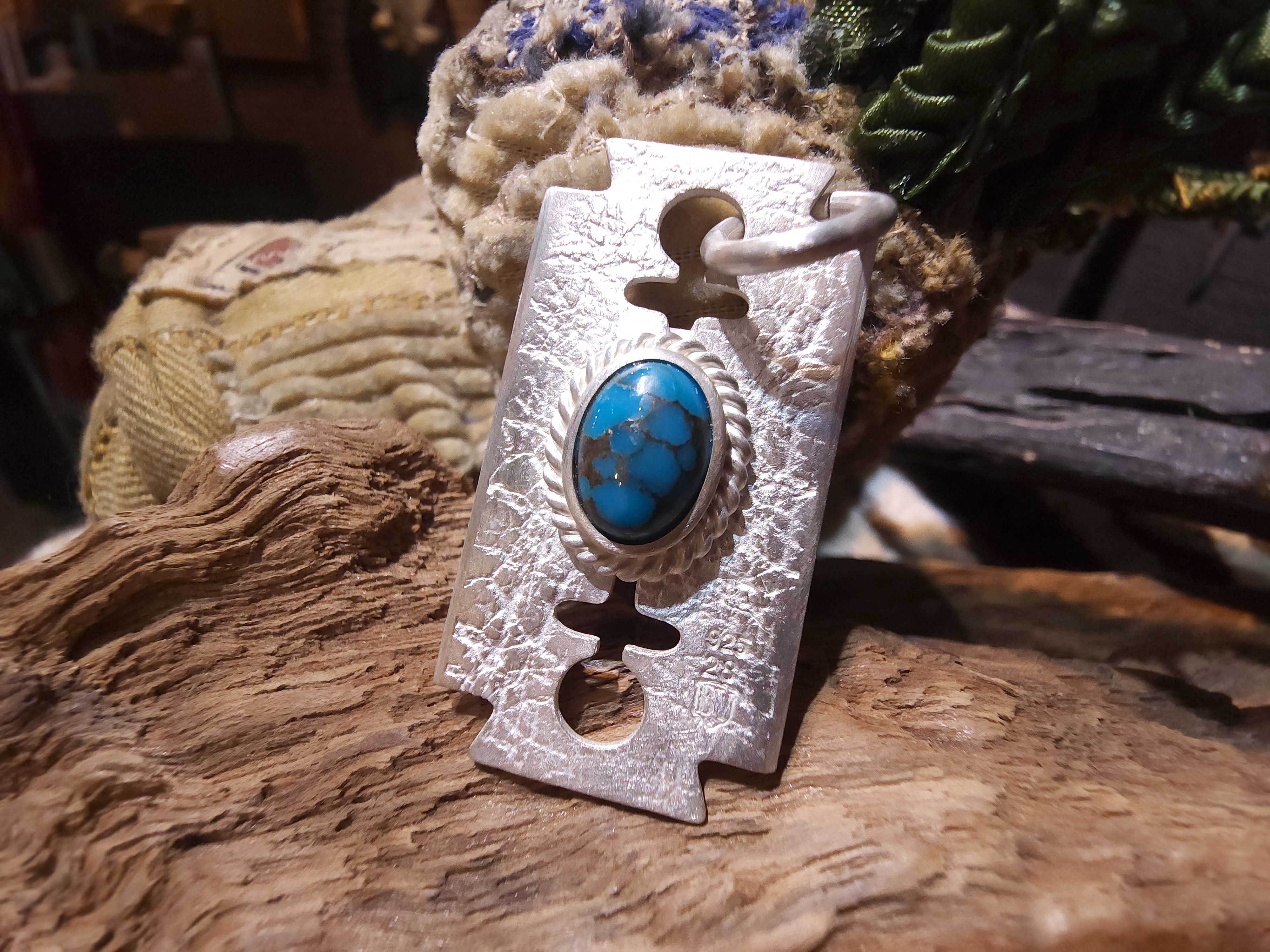 *Black Venom Jewelry- Freedom & Prayer 純銀刀片吊墜鑲 Lone Mountain 松石