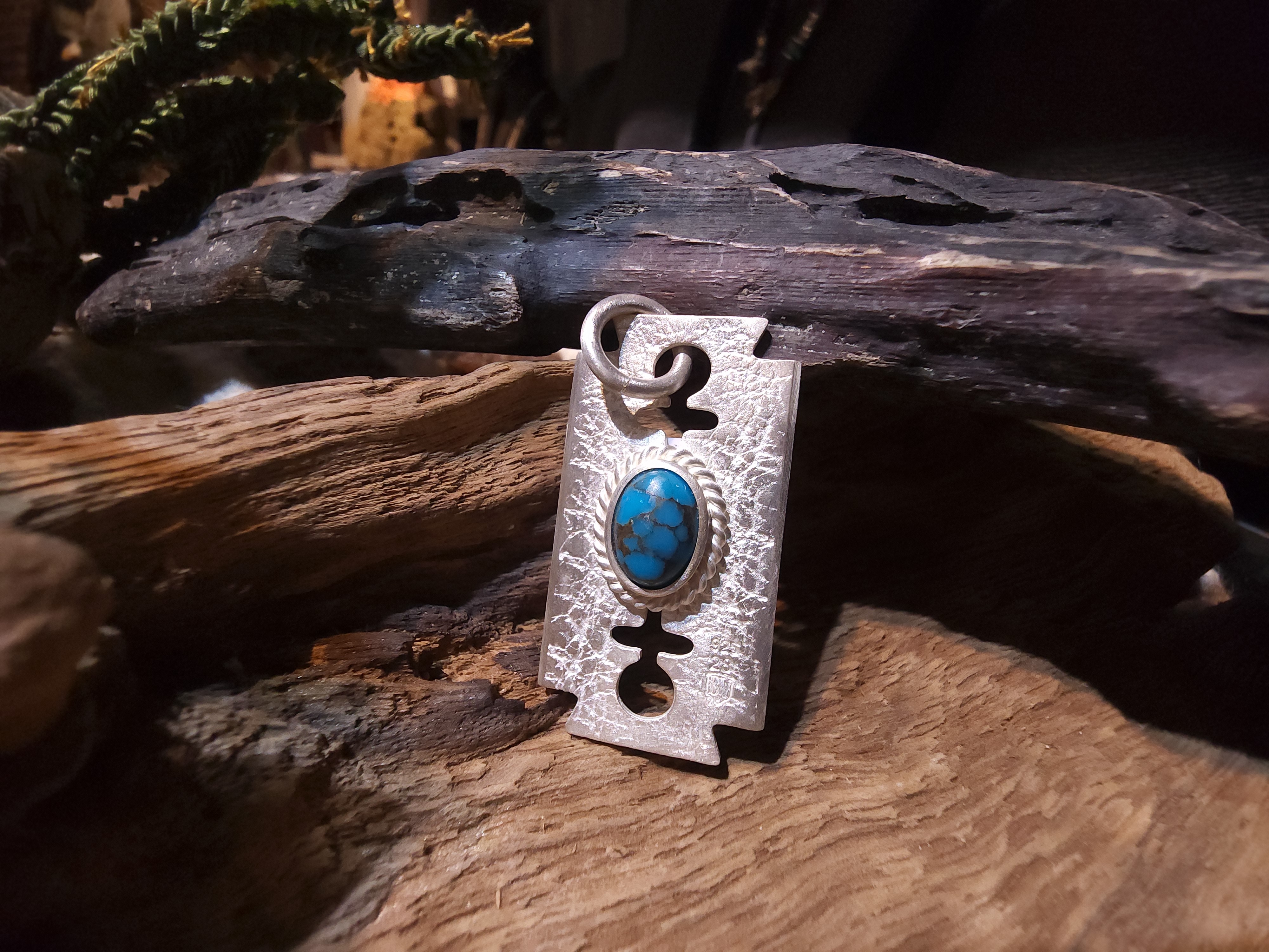 *Black Venom Jewelry- Freedom & Prayer 純銀刀片吊墜鑲 Lone Mountain 松石