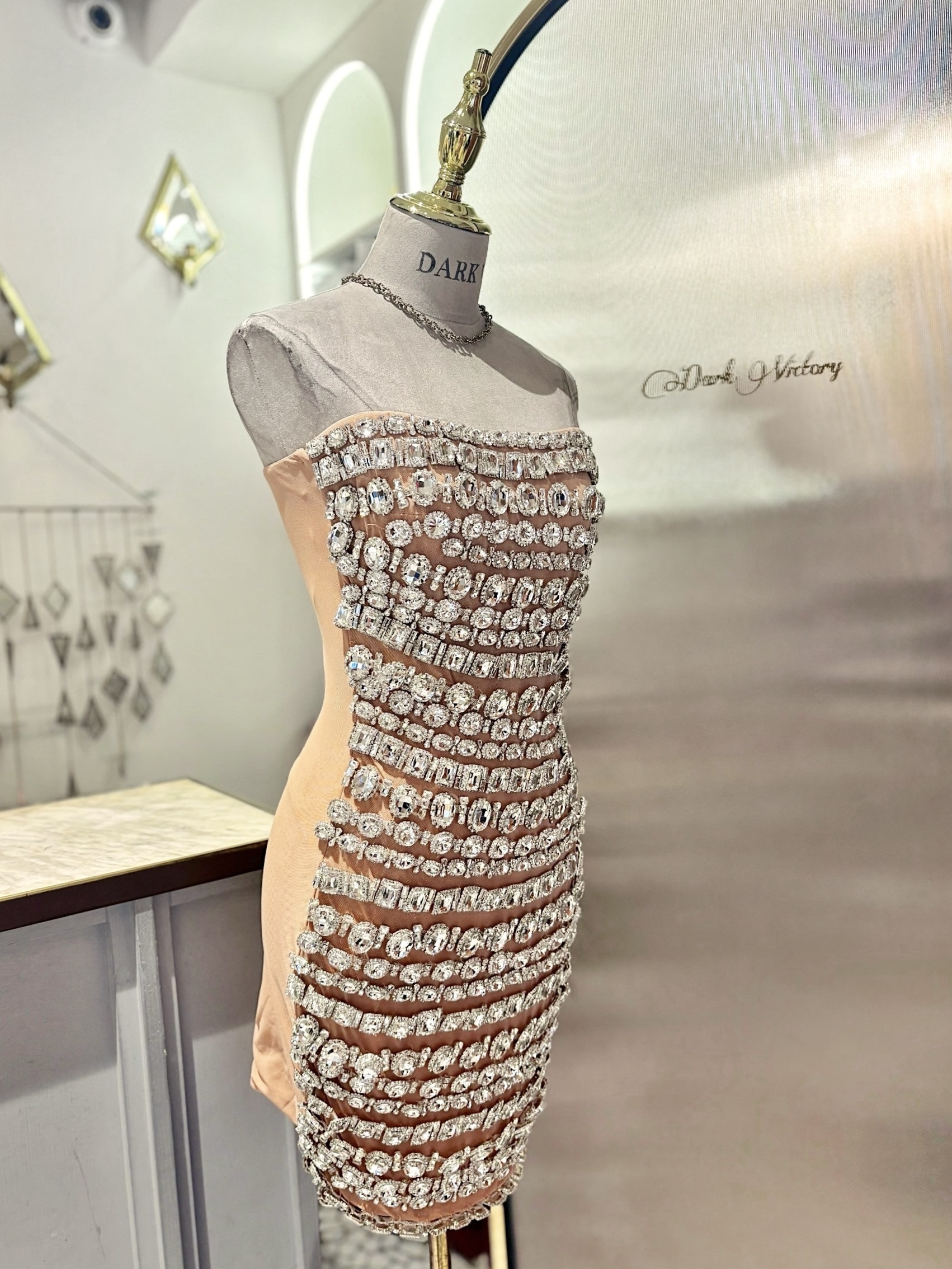 For Tonight裸色手工寶石水鑽平口Mini Dress