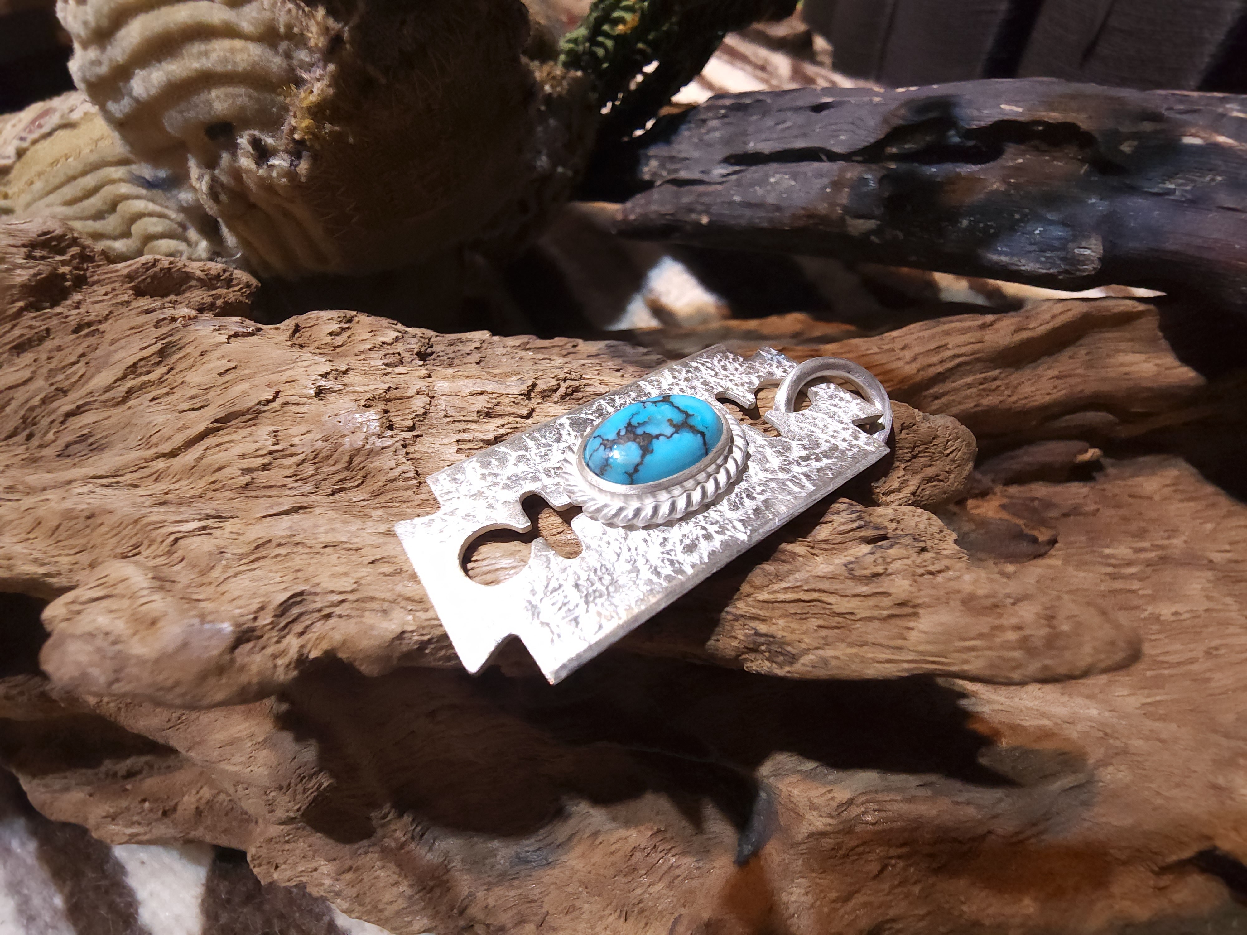 *Black Venom Jewelry- Freedom & Prayer 純銀刀片吊墜鑲 Lone Mountain 松石