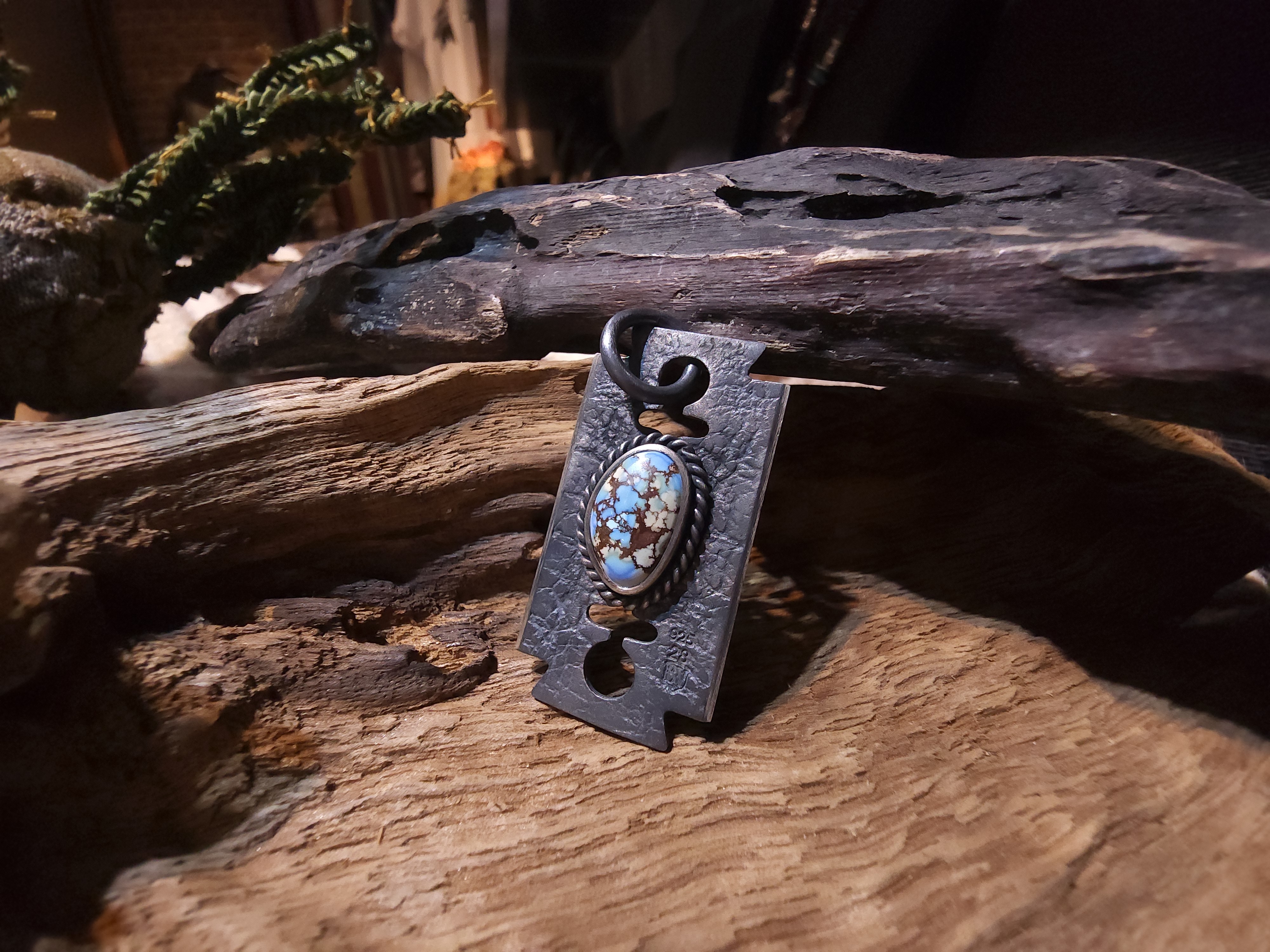 *Black Venom Jewelry- Freedom & Prayer 純銀刀片吊墜鑲 Golden  Hill 松石