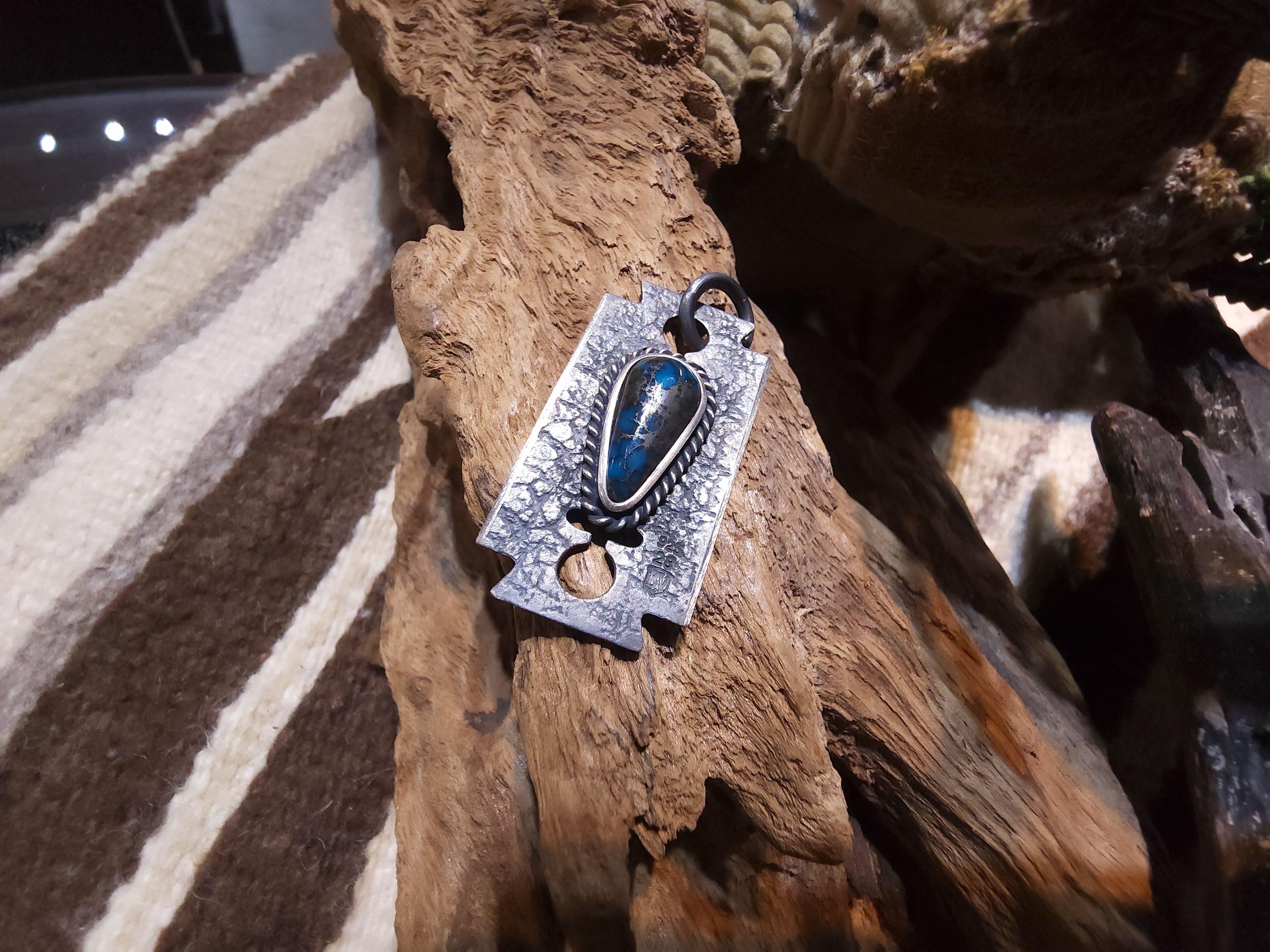 *Black Venom Jewelry- Freedom & Prayer 純銀刀片吊墜鑲湖北松石