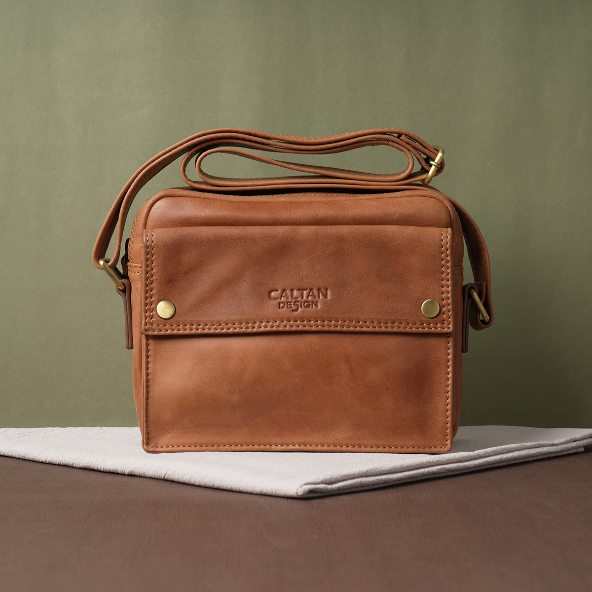 簡單風格真皮輕巧郵差包-五色(5507)