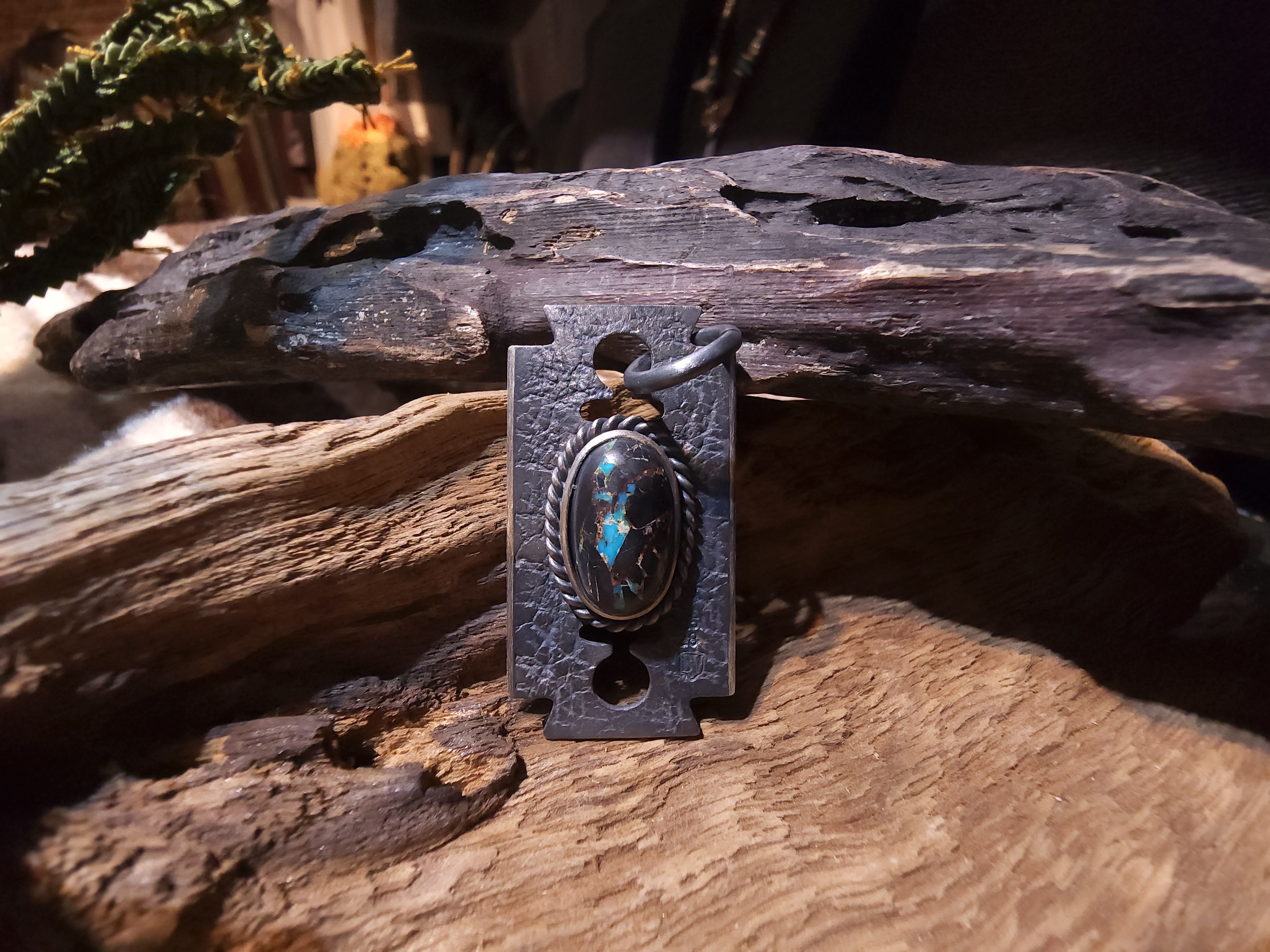 *Black Venom Jewelry- Freedom & Prayer 純銀刀片吊墜鑲 Thunder Mountain松石