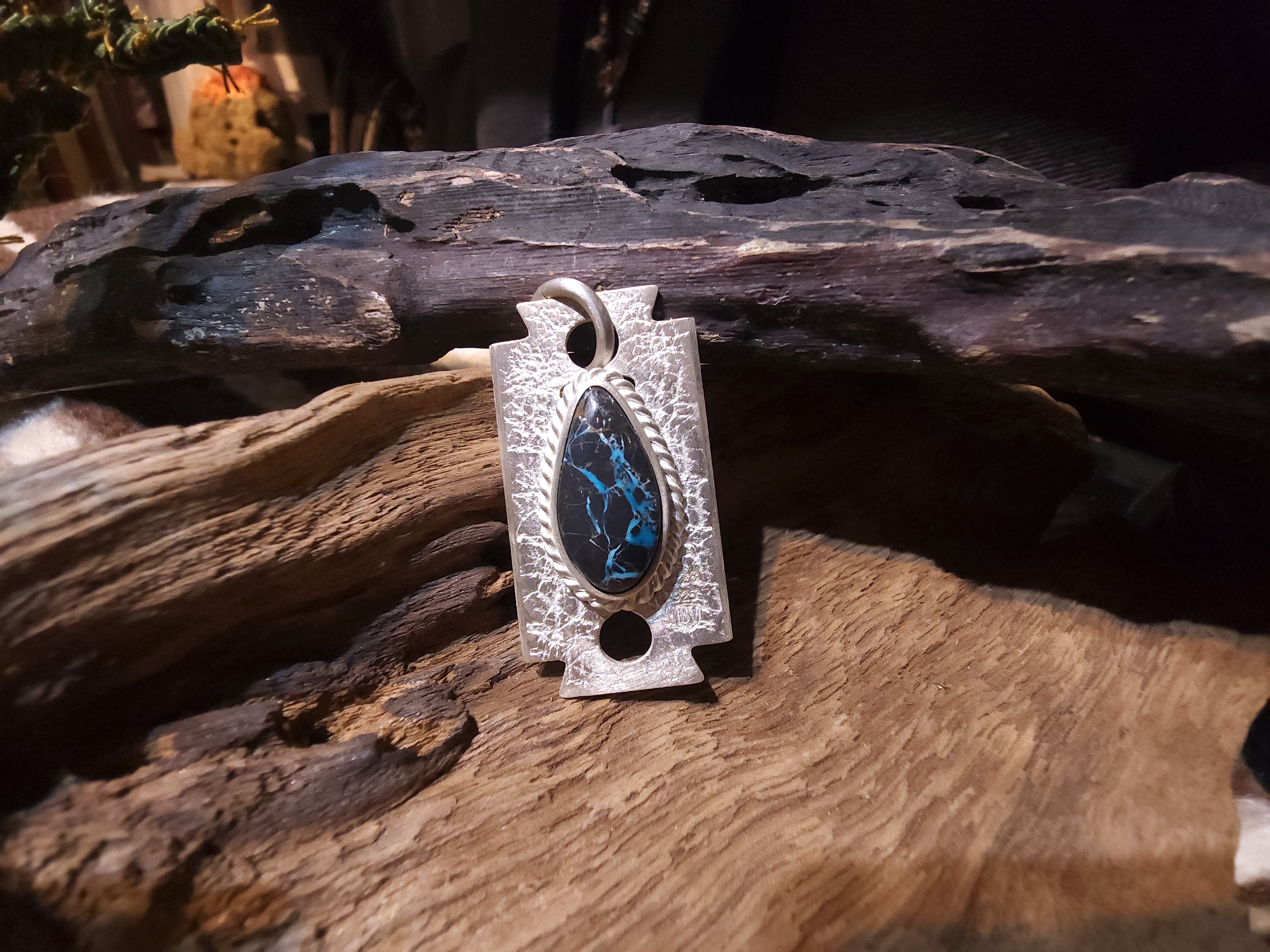 *Black Venom Jewelry- Freedom & Prayer 純銀刀片吊墜鑲 Thunder Mountain松石