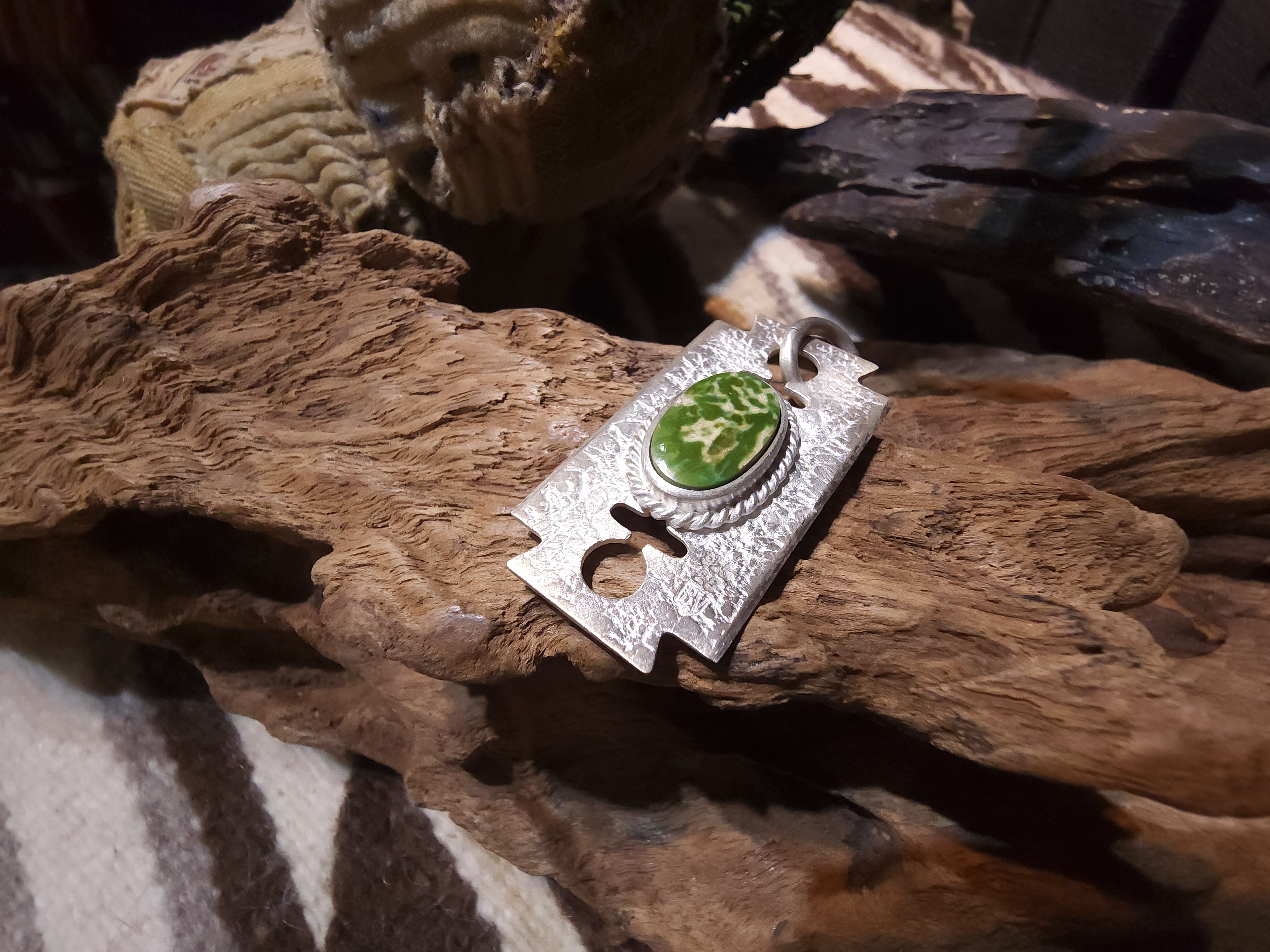 *Black Venom Jewelry- Freedom & Prayer 純銀刀片吊墜鑲  Pilot Mountain 松石