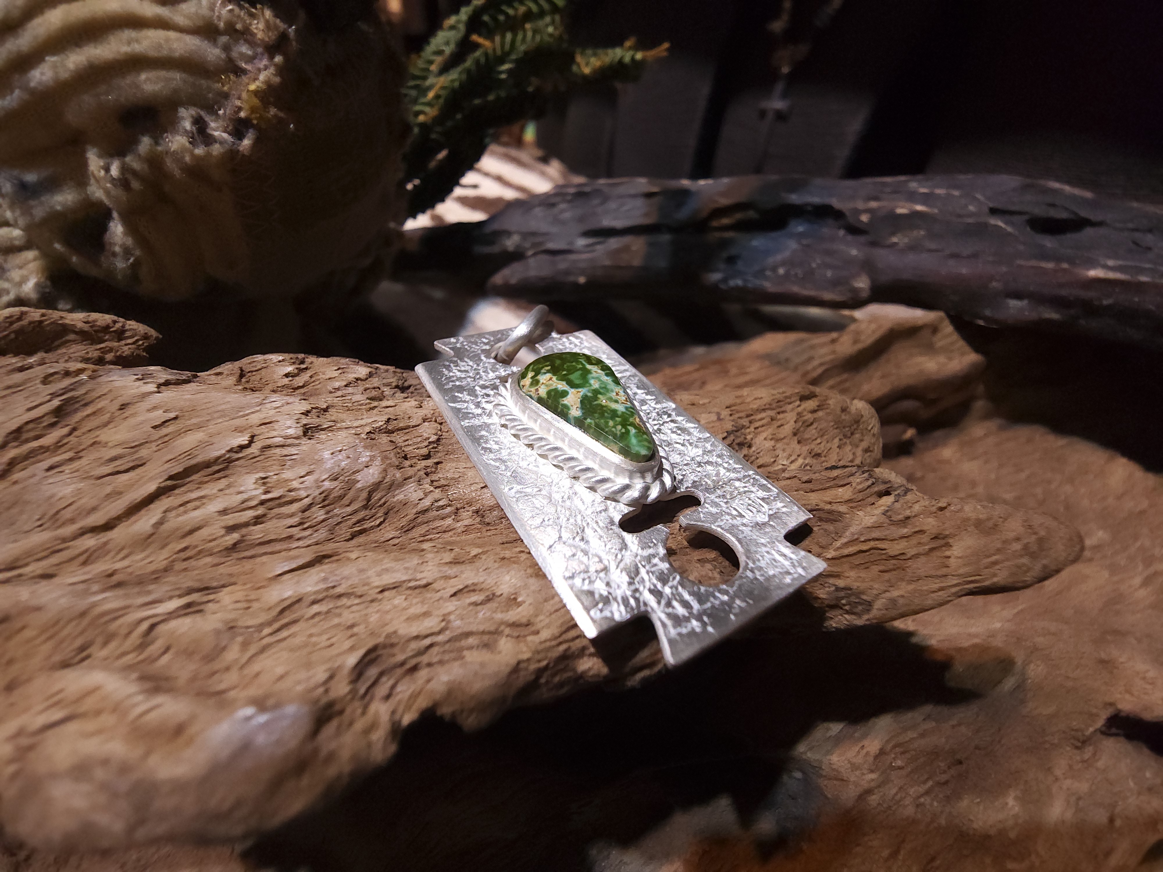 *Black Venom Jewelry- Freedom & Prayer 純銀刀片吊墜鑲  Pilot Mountain 松石