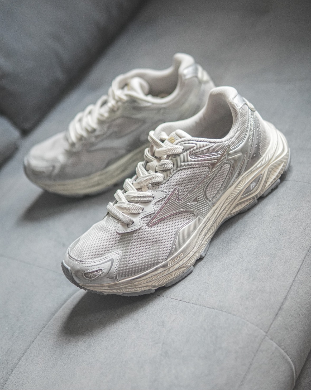 MIZUNO Racer S | Vintage Grey Silver