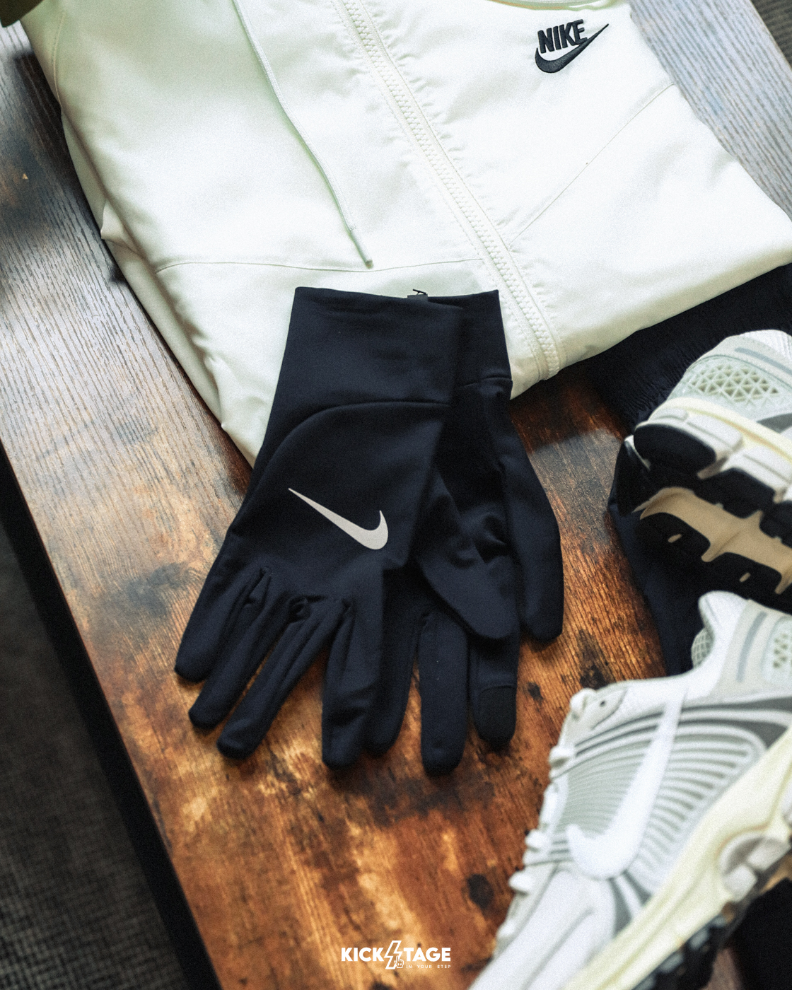 NIKE PACER LIGHTWEIGHT RUNNING GLOVES 黑色 小標 可觸控屏幕 手套【HM6830-082】