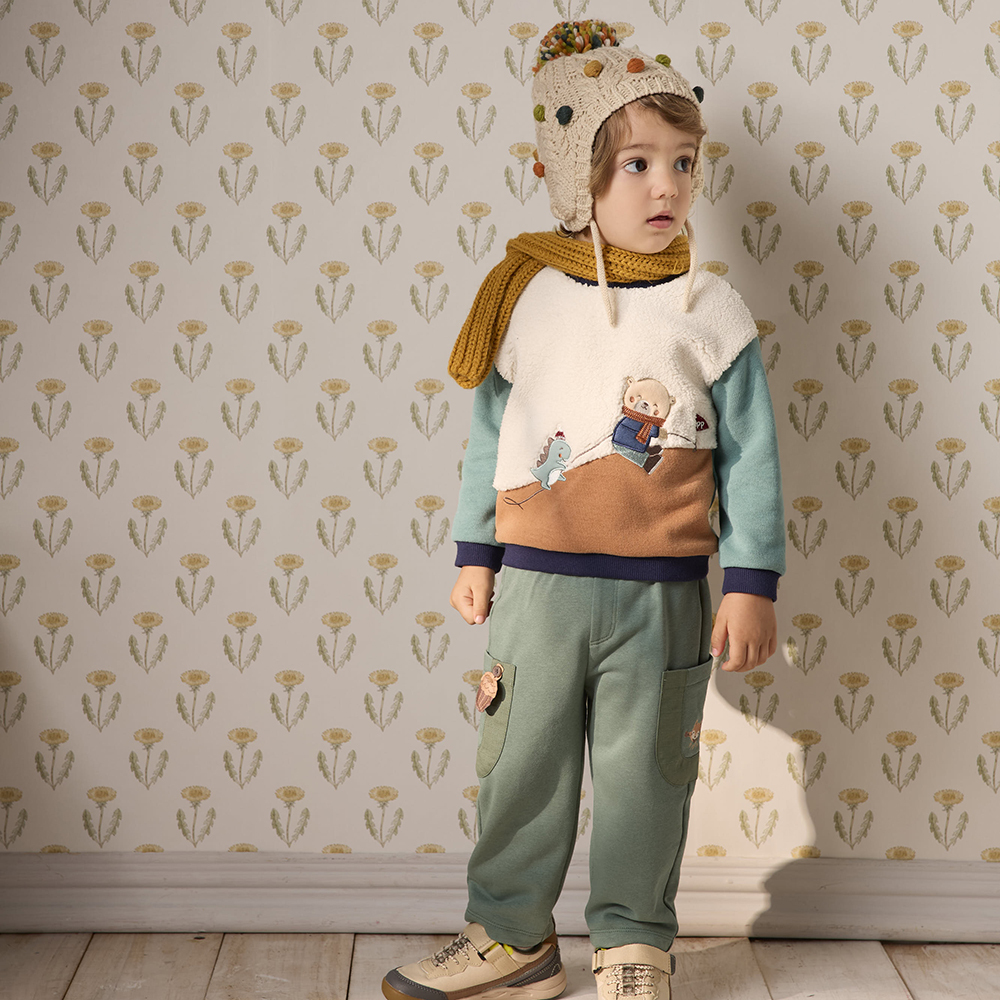 PIPPY 可愛小熊與小恐龍比賽彈性棉圓領長袖上衣 米