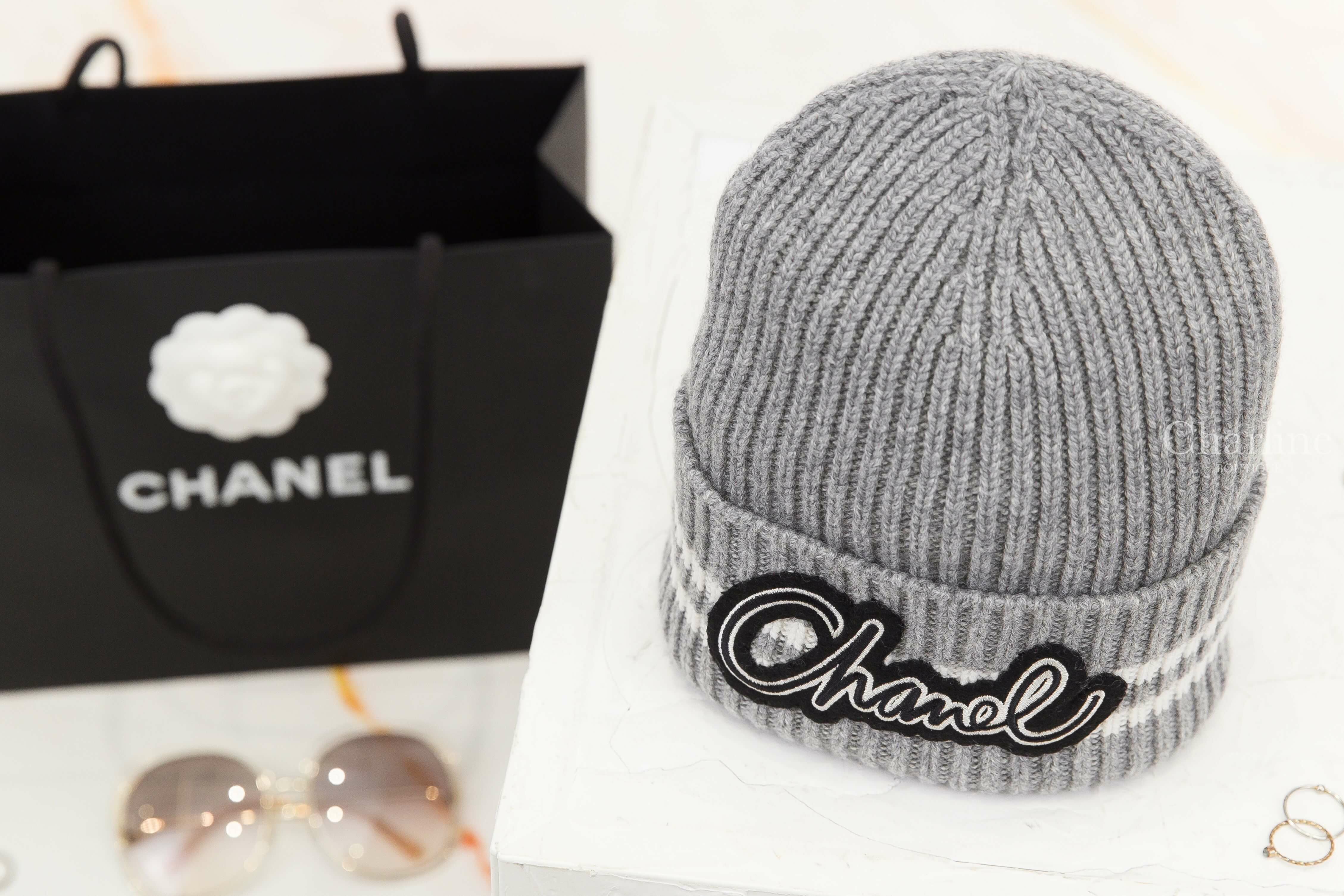 Chanel Beanie 灰色針織白色橫條紋電繡黑色字母毛帽-Charline