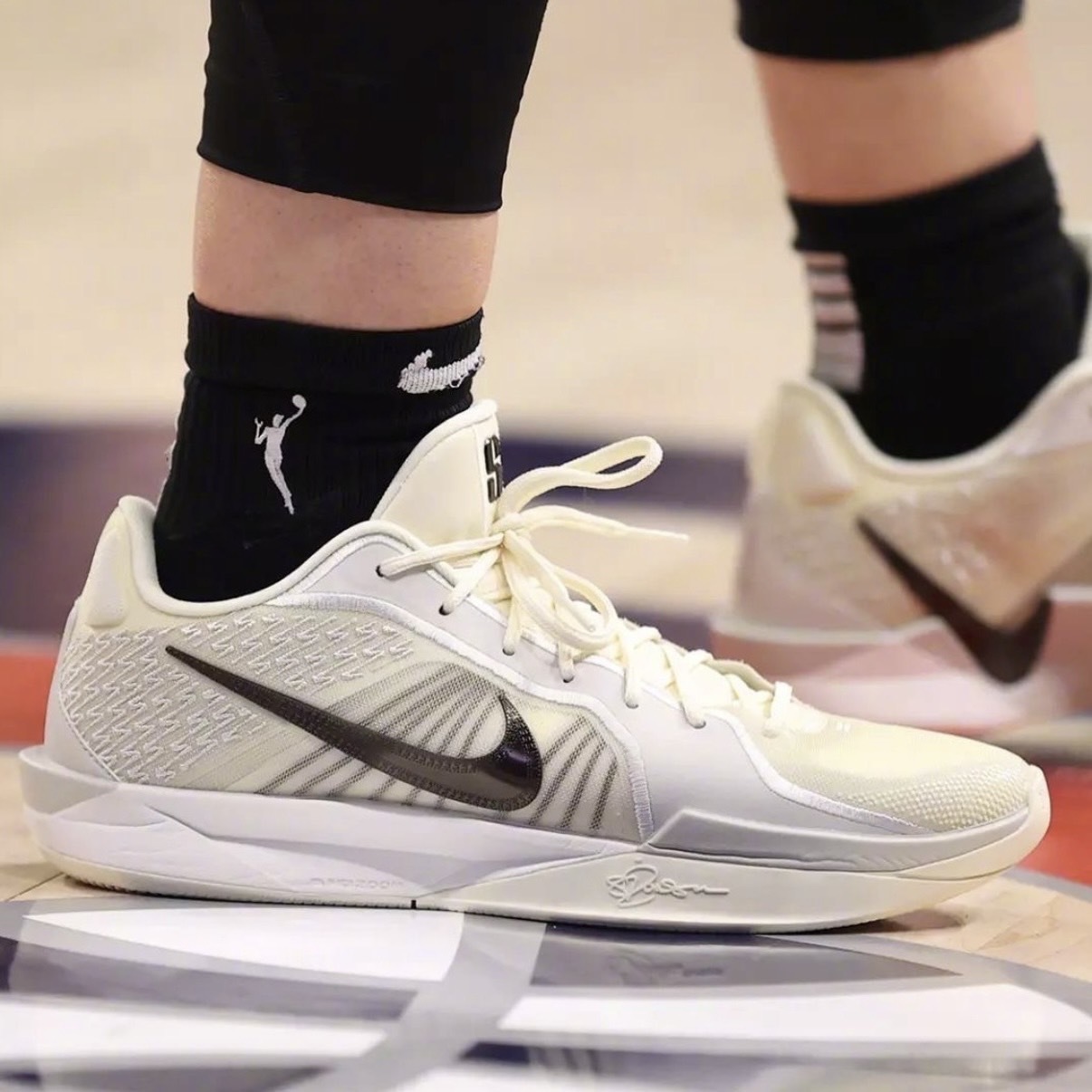 Nike Sabrina 2 “Relentless” 椰奶黑勾莎賓娜實戰籃球鞋FZ1517-102