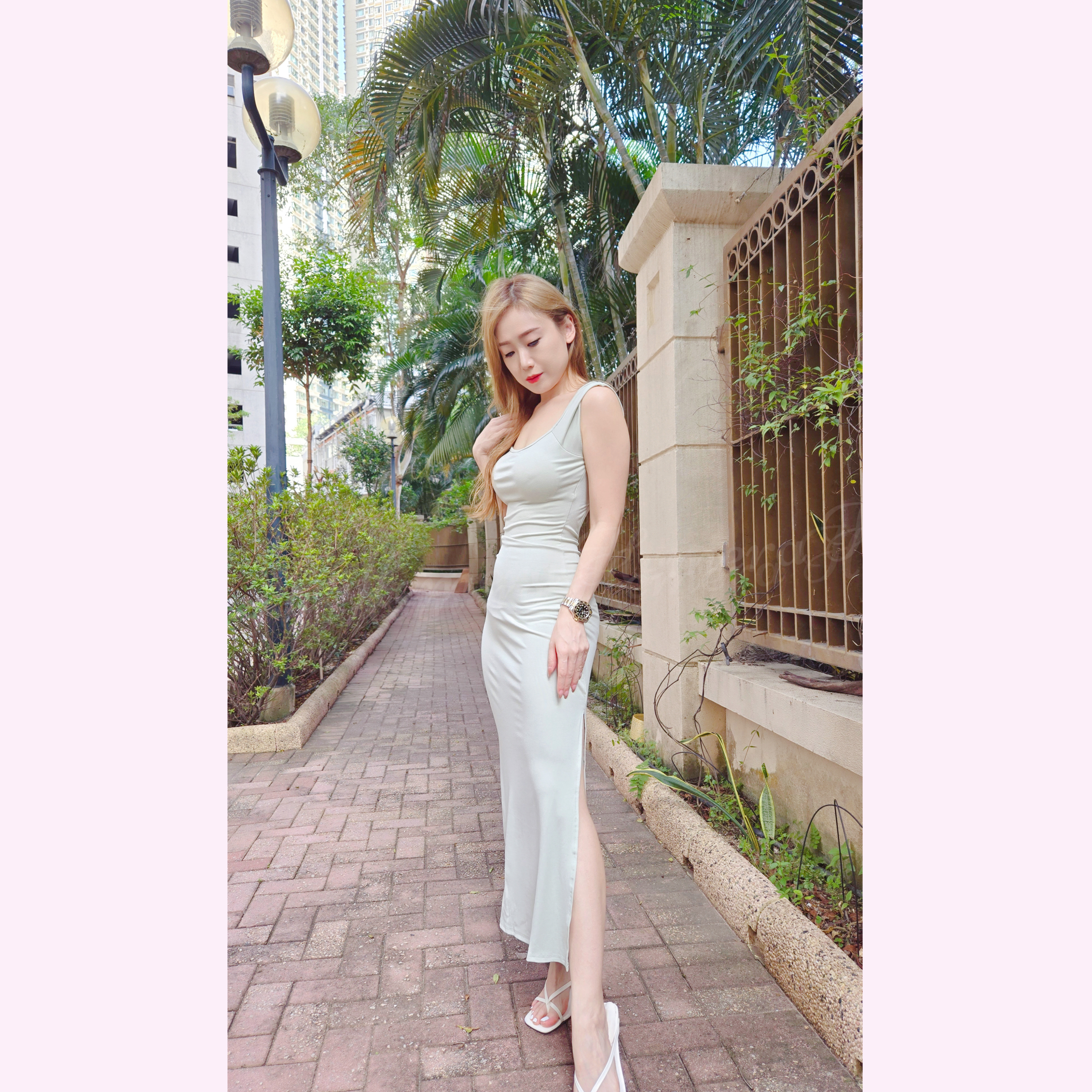 DR24S0936 女神風性感大露背側開叉中長背心裙