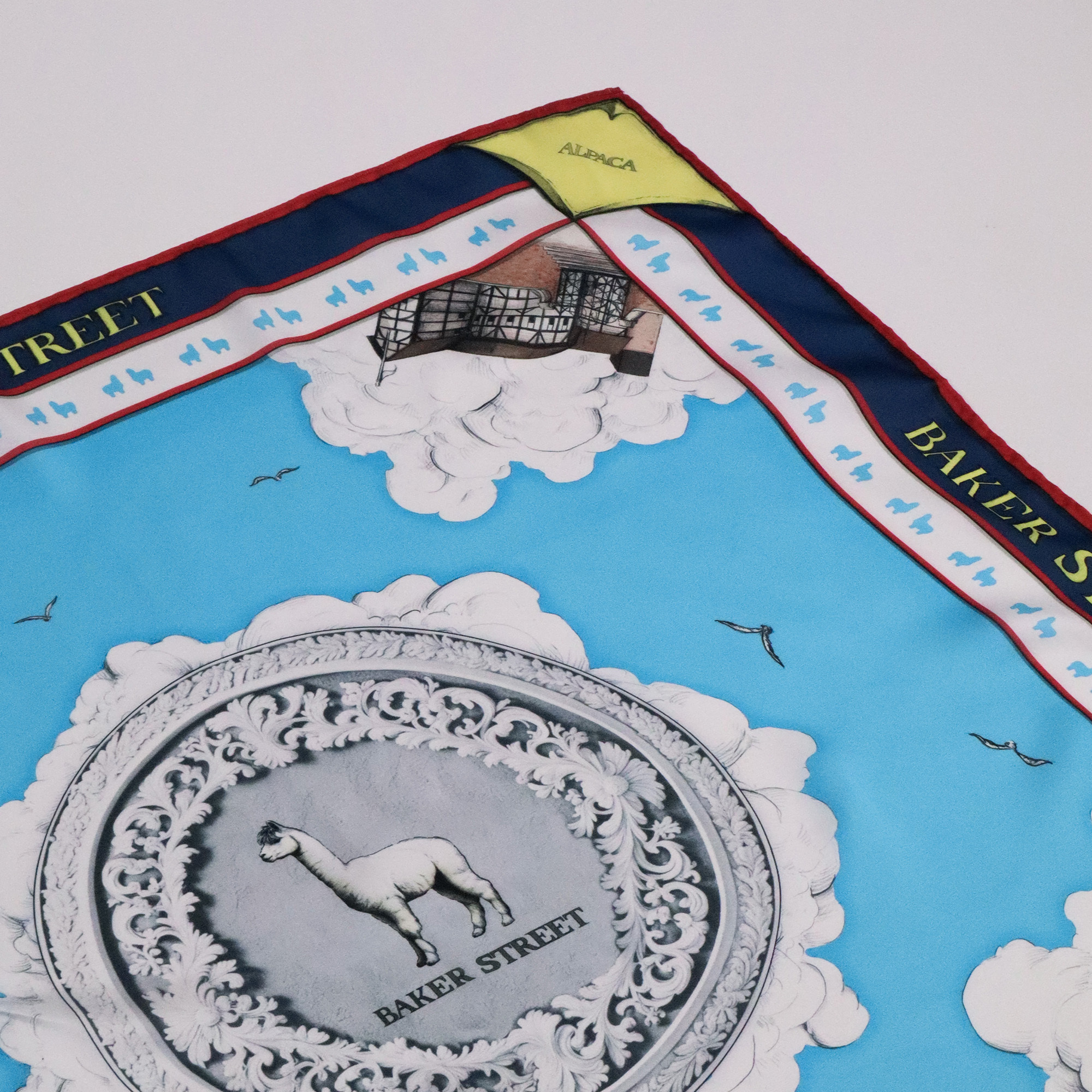 羊駝遊英國絲巾