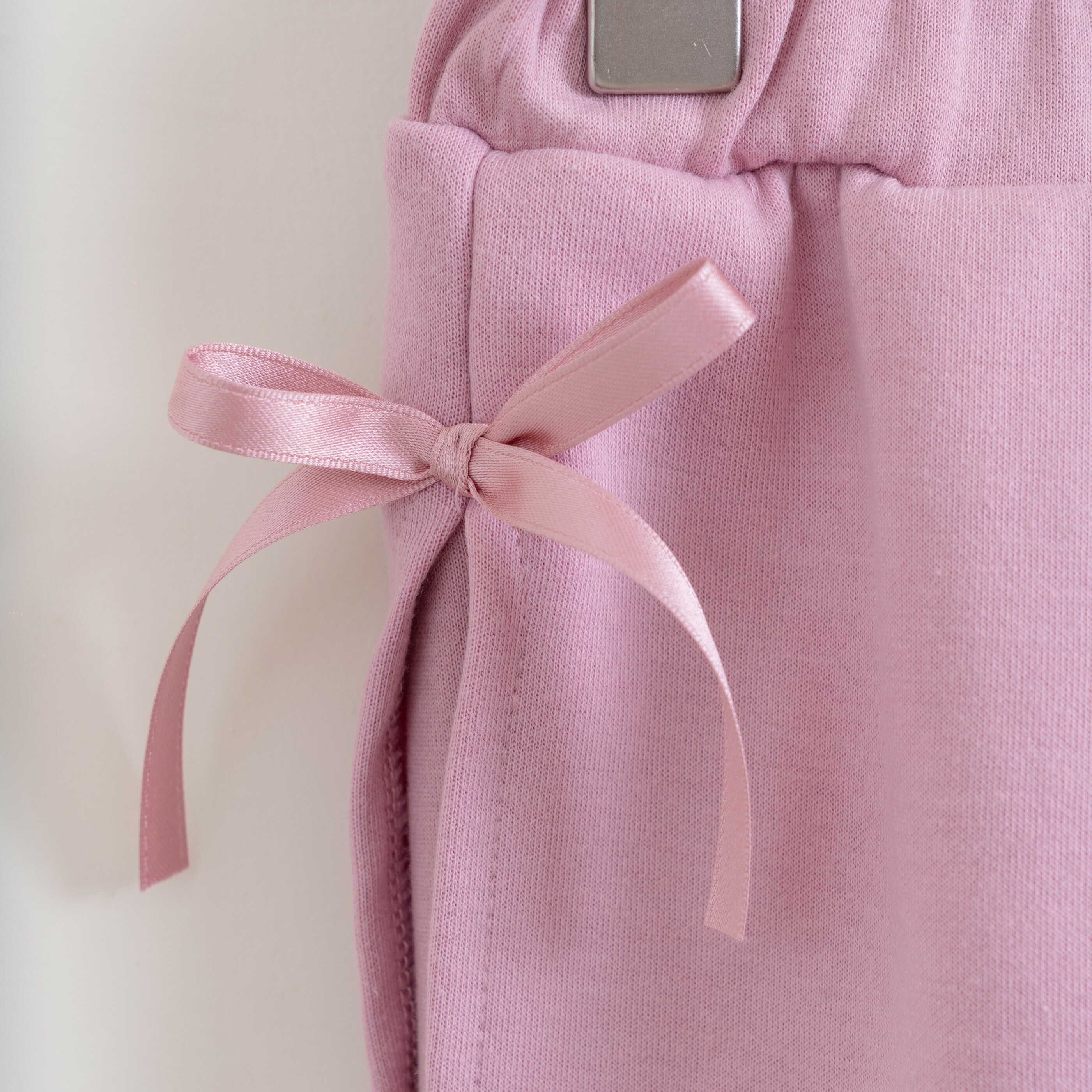 韓國 Aosta - 秋款蝴蝶結喇叭褲-粉色細節