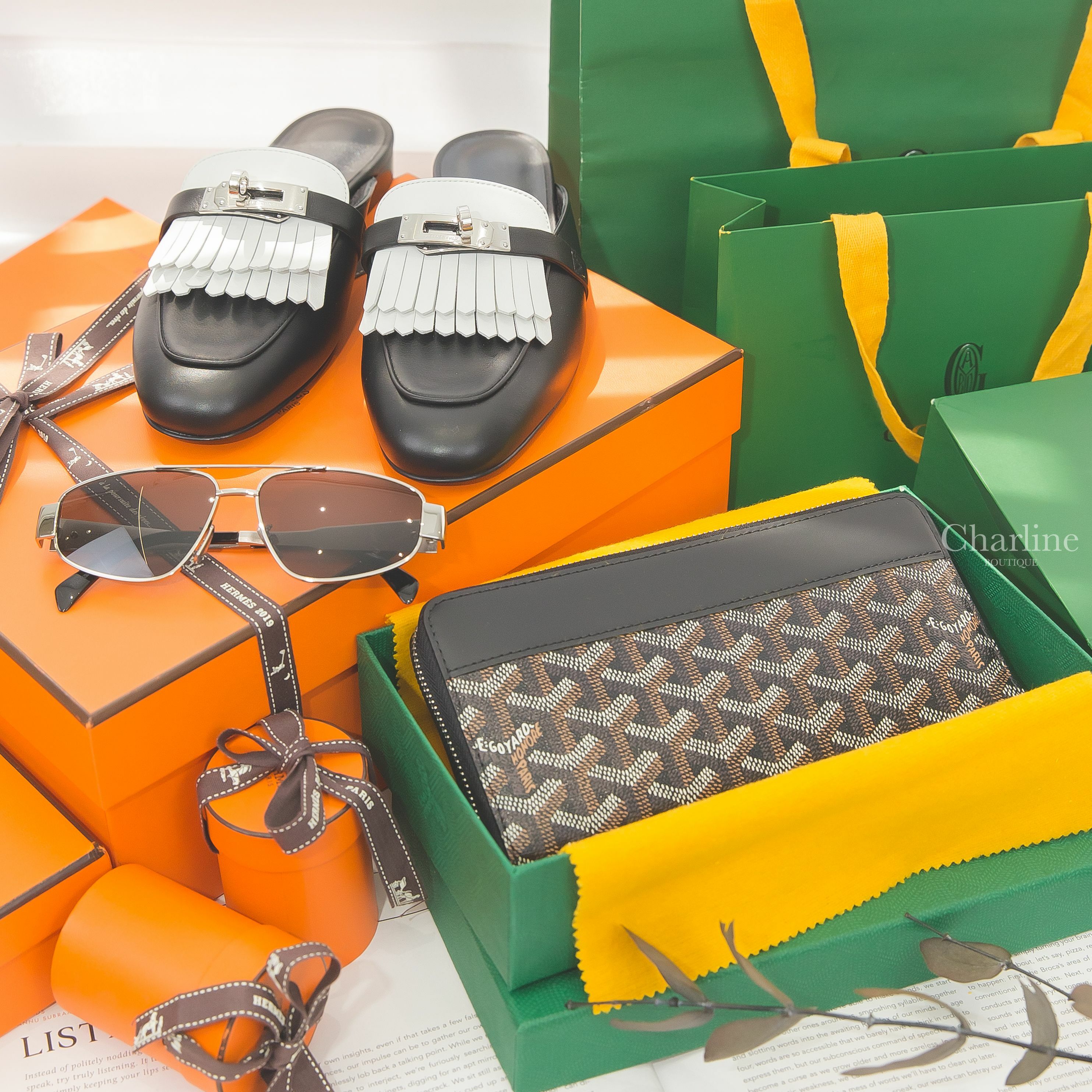 Goyard Matignon 黑色牛皮拉鍊長夾,Hermès Oz Mule 黑色銀釦白色流蘇牛皮穆勒鞋,Celine Sunglasses 銀色飛行員金屬框側邊凱旋門黑鏡腳太陽眼鏡附棕褐色肩背包兩件組-Charline Boutique 精品代購