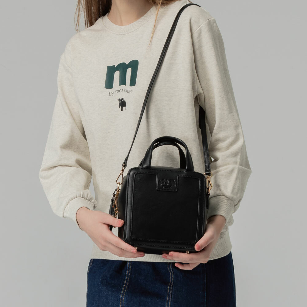 【惜福商品$999】moz瑞典 駝鹿 防潑水 皮革方包(黑)