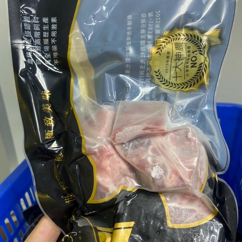 1983 豬肩頰(排骨 300G)