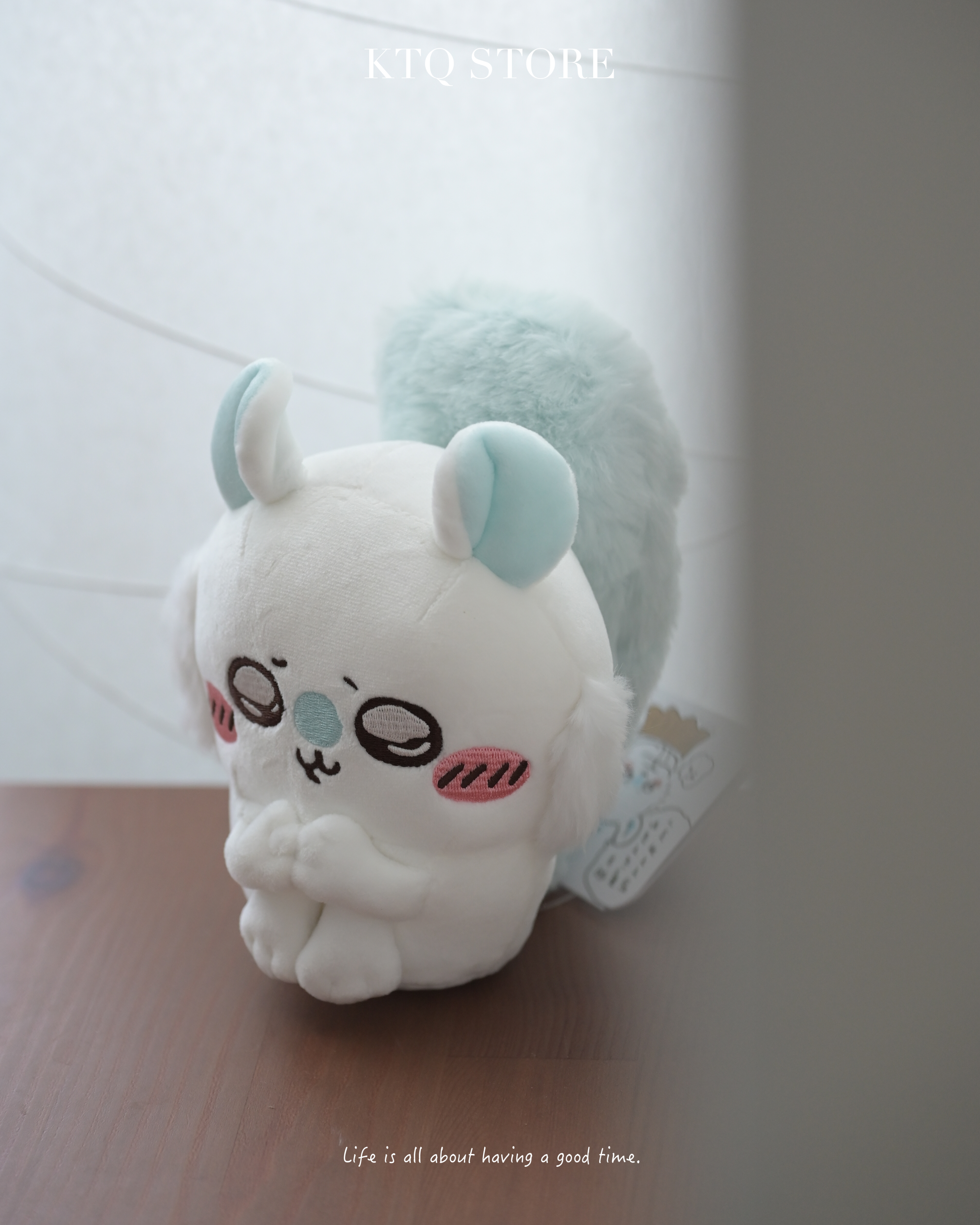 KTQ STORE ‧ 日本 Chiikawa 吉伊卡哇 抱腿小桃 哭哭臉 娃娃