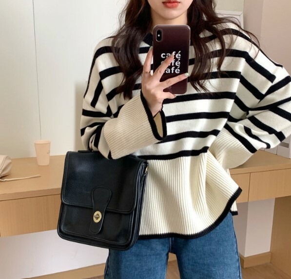 ᴷᴼᴿᴱᴬ 正韓🇰🇷<現貨> 氣質黑白撞色條紋圓領針織毛衣(兩色)