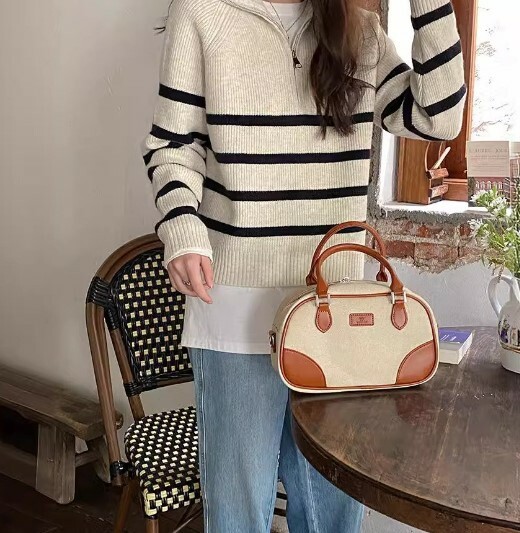 ᴷᴼᴿᴱᴬ 正韓🇰🇷高級撞色細條紋半拉鍊翻領上衣(兩色)