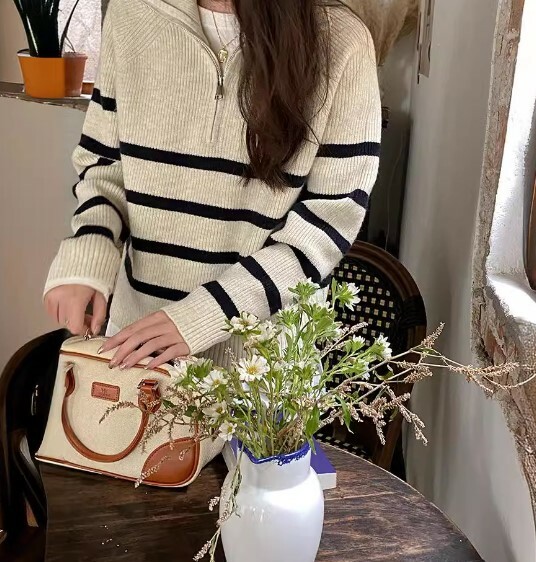 ᴷᴼᴿᴱᴬ 正韓🇰🇷高級撞色細條紋半拉鍊翻領上衣(兩色)