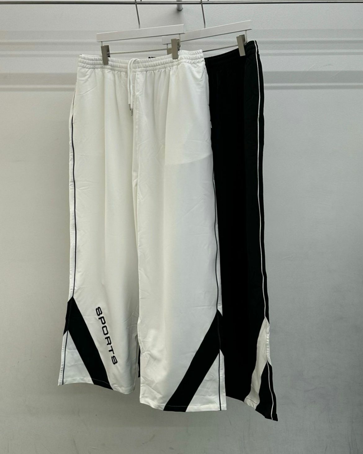 英文字拼色運動褲 WELL DONE-074P