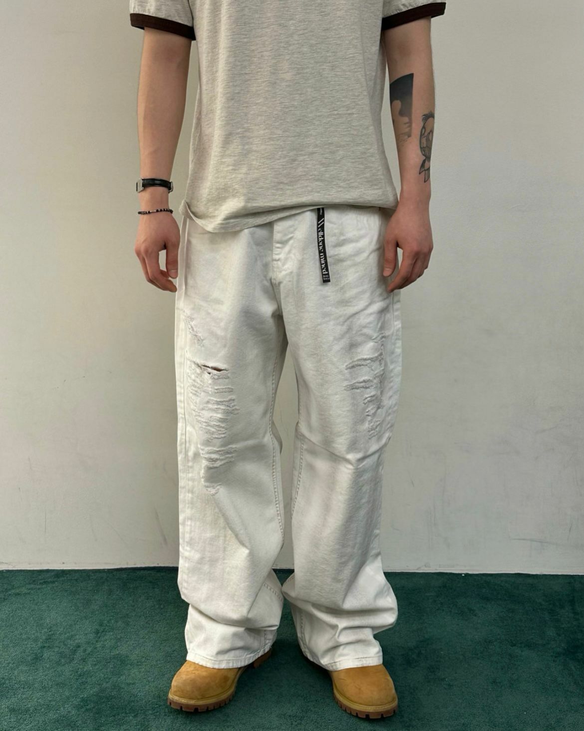 仿污破洞鬆身牛仔褲 WELL DONE-076P